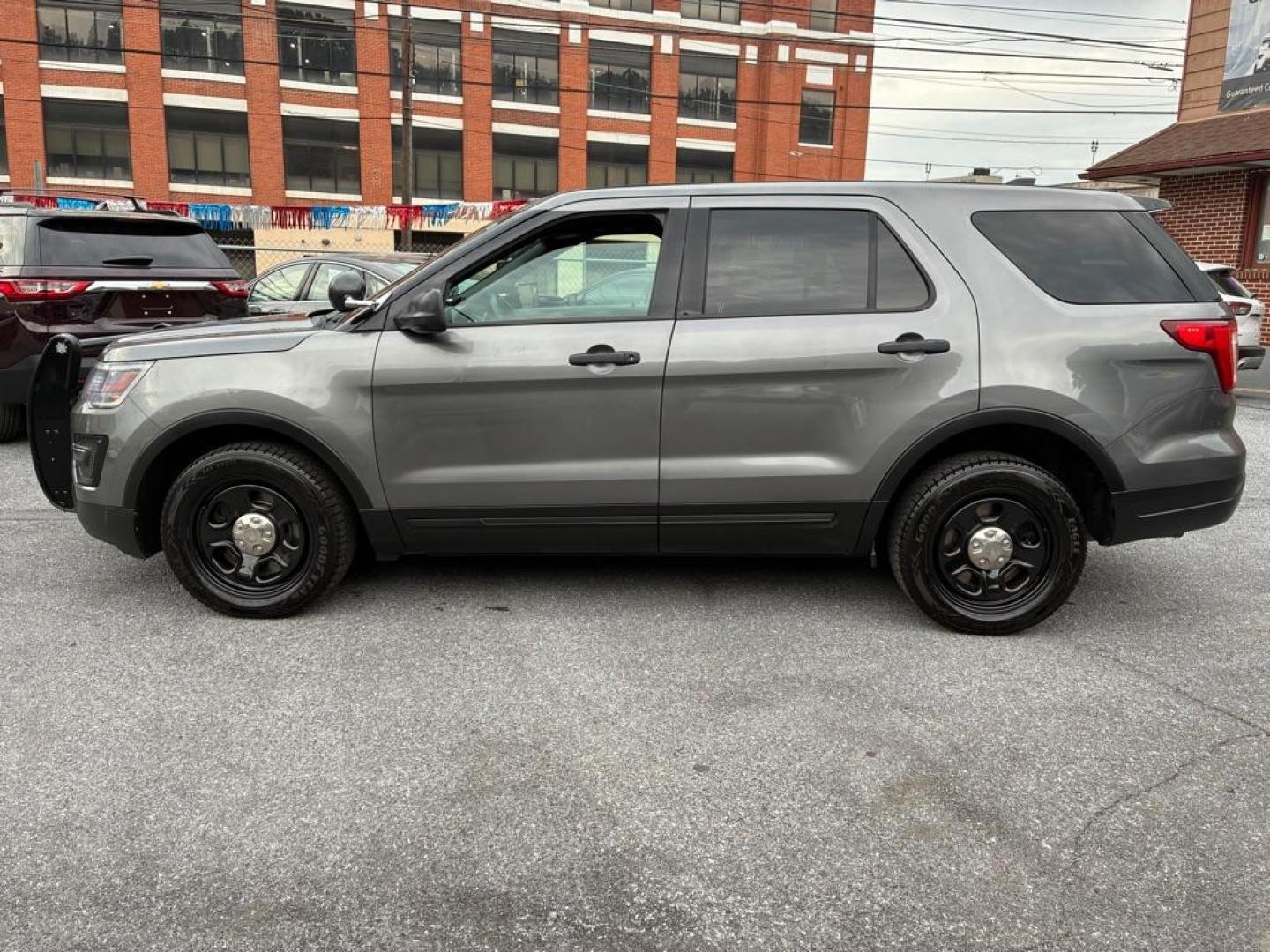 2019 GRAY FORD EXPLORER POLICE INTERCEPTOR (1FM5K8AR8KG) with an 3.7L engine, Automatic transmission, located at 117 North Cameron Street, Harrisburg, PA, 17101, (717) 963-8962, 40.266762, -76.875259 - WE FINANCE!!! MOST vehicles are available for financing. Good Credit/ Challenged Credit/ No Credit - ALL Trade-Ins Welcomed!!! APPLY ONLINE or CALL us TODAY Please call us to discuss your cash and/or financing options. Thanks for cheching our inventory! We're here to help. - Photo#1