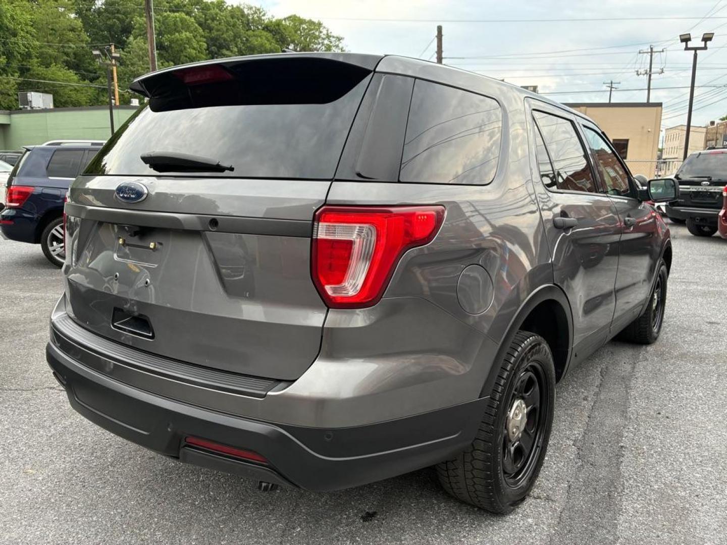 2019 GRAY FORD EXPLORER POLICE INTERCEPTOR (1FM5K8AR8KG) with an 3.7L engine, Automatic transmission, located at 117 North Cameron Street, Harrisburg, PA, 17101, (717) 963-8962, 40.266762, -76.875259 - WE FINANCE!!! MOST vehicles are available for financing. Good Credit/ Challenged Credit/ No Credit - ALL Trade-Ins Welcomed!!! APPLY ONLINE or CALL us TODAY Please call us to discuss your cash and/or financing options. Thanks for cheching our inventory! We're here to help. - Photo#4