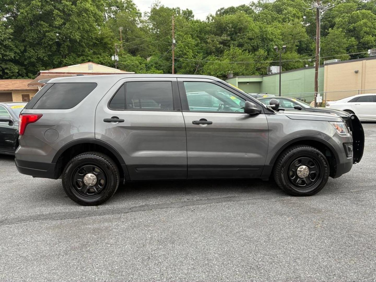 2019 GRAY FORD EXPLORER POLICE INTERCEPTOR (1FM5K8AR8KG) with an 3.7L engine, Automatic transmission, located at 117 North Cameron Street, Harrisburg, PA, 17101, (717) 963-8962, 40.266762, -76.875259 - WE FINANCE!!! MOST vehicles are available for financing. Good Credit/ Challenged Credit/ No Credit - ALL Trade-Ins Welcomed!!! APPLY ONLINE or CALL us TODAY Please call us to discuss your cash and/or financing options. Thanks for cheching our inventory! We're here to help. - Photo#5