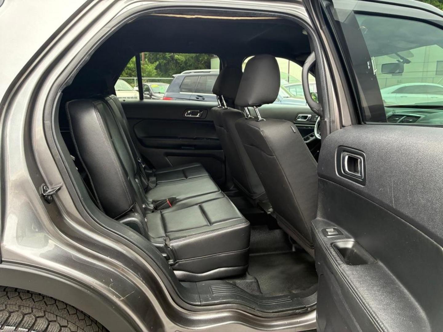 2019 GRAY FORD EXPLORER POLICE INTERCEPTOR (1FM5K8AR8KG) with an 3.7L engine, Automatic transmission, located at 117 North Cameron Street, Harrisburg, PA, 17101, (717) 963-8962, 40.266762, -76.875259 - WE FINANCE!!! MOST vehicles are available for financing. Good Credit/ Challenged Credit/ No Credit - ALL Trade-Ins Welcomed!!! APPLY ONLINE or CALL us TODAY Please call us to discuss your cash and/or financing options. Thanks for cheching our inventory! We're here to help. - Photo#9