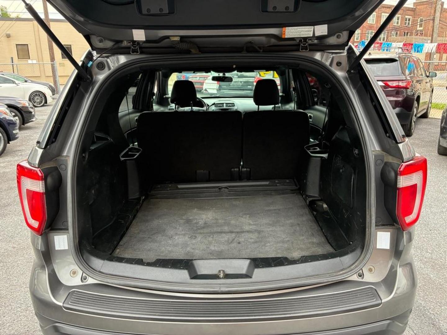 2019 GRAY FORD EXPLORER POLICE INTERCEPTOR (1FM5K8AR8KG) with an 3.7L engine, Automatic transmission, located at 117 North Cameron Street, Harrisburg, PA, 17101, (717) 963-8962, 40.266762, -76.875259 - WE FINANCE!!! MOST vehicles are available for financing. Good Credit/ Challenged Credit/ No Credit - ALL Trade-Ins Welcomed!!! APPLY ONLINE or CALL us TODAY Please call us to discuss your cash and/or financing options. Thanks for cheching our inventory! We're here to help. - Photo#10