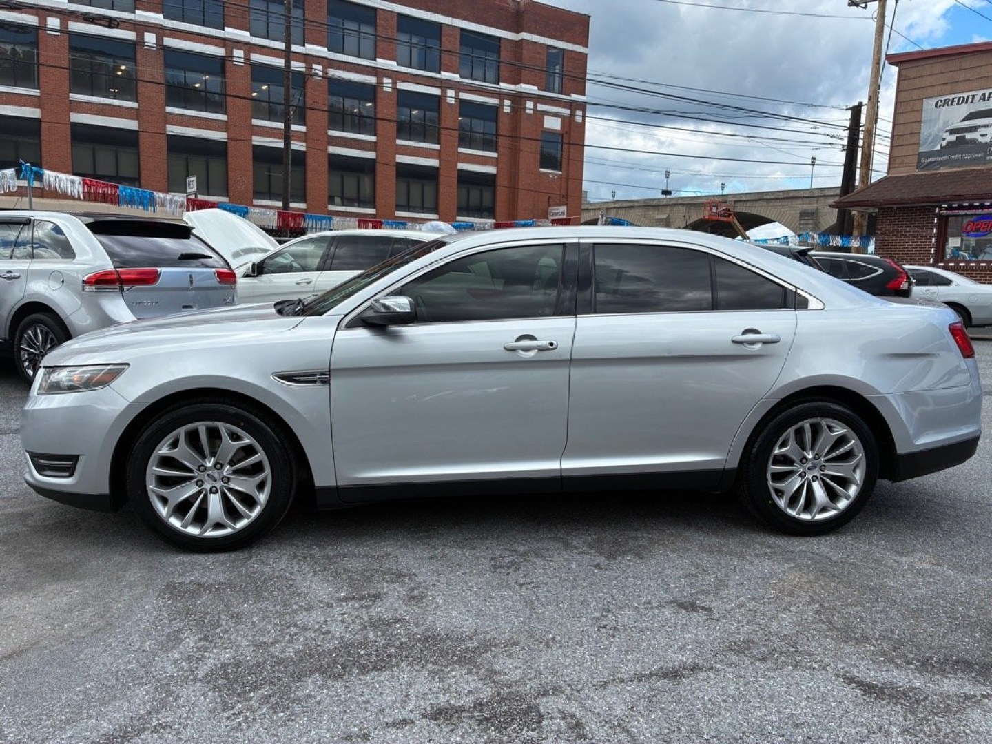 2019 SILVER FORD TAURUS LIMITED (1FAHP2F81KG) with an 3.5L engine, Automatic transmission, located at 117 North Cameron Street, Harrisburg, PA, 17101, (717) 963-8962, 40.266762, -76.875259 - Value Added Options - Installed Navigation System Sun/Moonroof Value Added Options - Standard Automatic Highbeams Auxiliary Audio Input Back-Up Camera Blind Spot Monitor Bluetooth Connection Cooled Front Seat Cross-Traffic Alert Dual A/C Hands-Free Liftgate Heated Front Seat Heated M- Photo#1