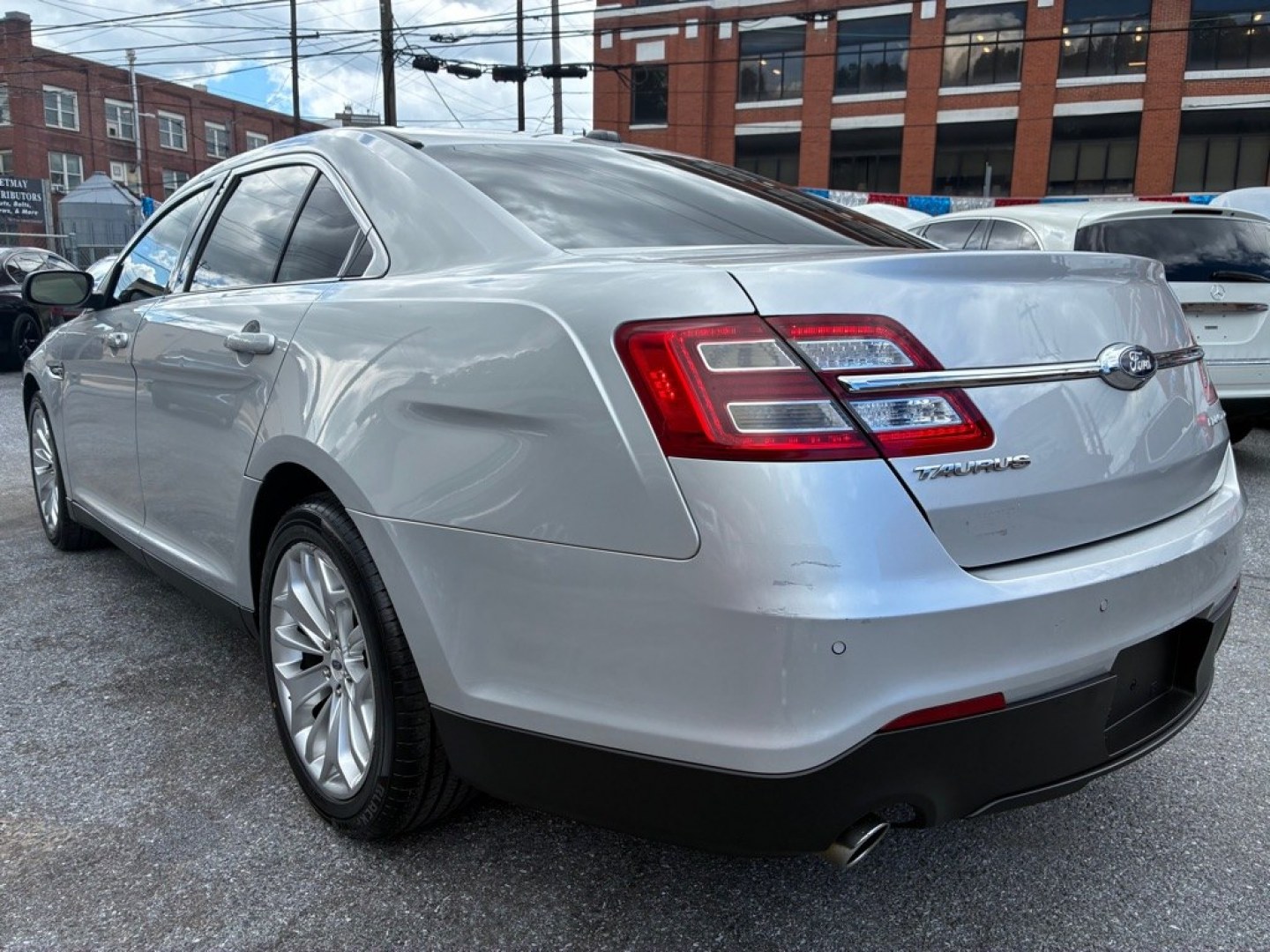 2019 SILVER FORD TAURUS LIMITED (1FAHP2F81KG) with an 3.5L engine, Automatic transmission, located at 117 North Cameron Street, Harrisburg, PA, 17101, (717) 963-8962, 40.266762, -76.875259 - Value Added Options - Installed Navigation System Sun/Moonroof Value Added Options - Standard Automatic Highbeams Auxiliary Audio Input Back-Up Camera Blind Spot Monitor Bluetooth Connection Cooled Front Seat Cross-Traffic Alert Dual A/C Hands-Free Liftgate Heated Front Seat Heated M- Photo#2
