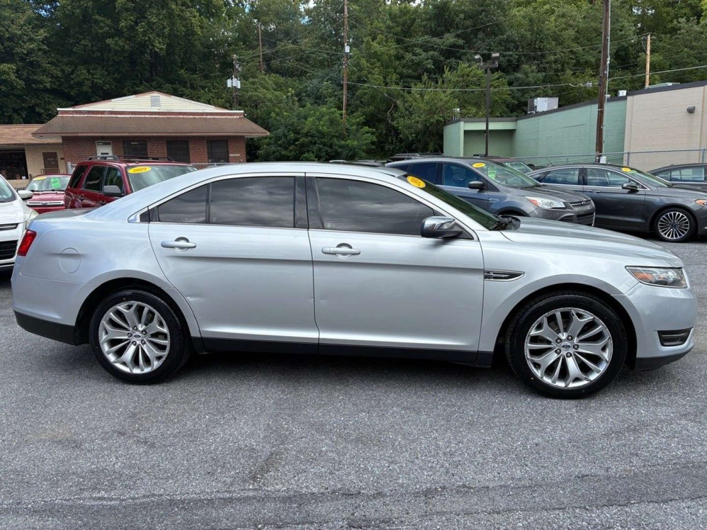 2019 SILVER FORD TAURUS LIMITED (1FAHP2F81KG) with an 3.5L engine, Automatic transmission, located at 117 North Cameron Street, Harrisburg, PA, 17101, (717) 963-8962, 40.266762, -76.875259 - Value Added Options - Installed Navigation System Sun/Moonroof Value Added Options - Standard Automatic Highbeams Auxiliary Audio Input Back-Up Camera Blind Spot Monitor Bluetooth Connection Cooled Front Seat Cross-Traffic Alert Dual A/C Hands-Free Liftgate Heated Front Seat Heated M- Photo#5