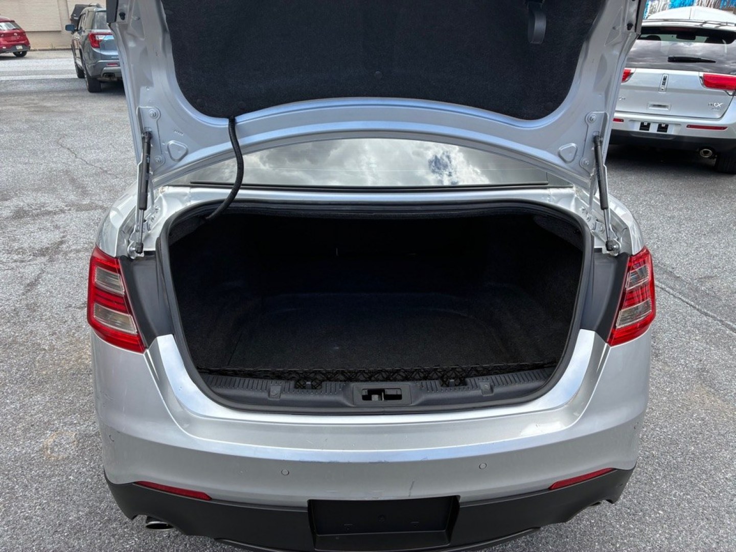 2019 SILVER FORD TAURUS LIMITED (1FAHP2F81KG) with an 3.5L engine, Automatic transmission, located at 117 North Cameron Street, Harrisburg, PA, 17101, (717) 963-8962, 40.266762, -76.875259 - Value Added Options - Installed Navigation System Sun/Moonroof Value Added Options - Standard Automatic Highbeams Auxiliary Audio Input Back-Up Camera Blind Spot Monitor Bluetooth Connection Cooled Front Seat Cross-Traffic Alert Dual A/C Hands-Free Liftgate Heated Front Seat Heated M- Photo#10
