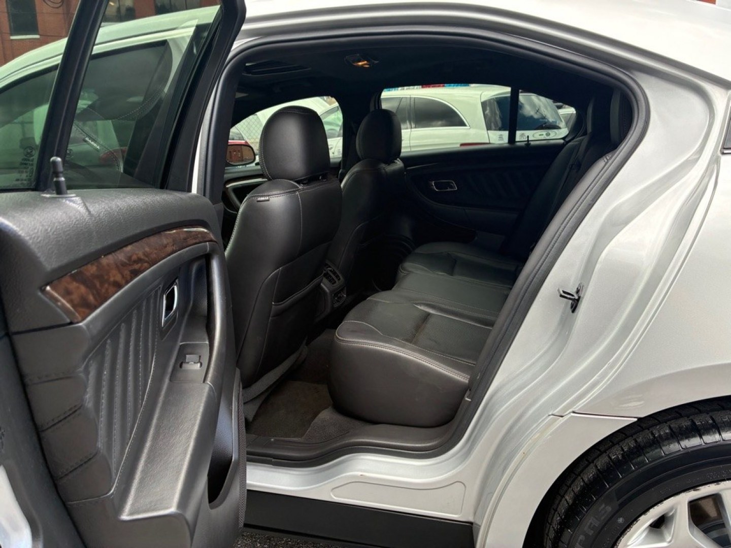 2019 SILVER FORD TAURUS LIMITED (1FAHP2F81KG) with an 3.5L engine, Automatic transmission, located at 117 North Cameron Street, Harrisburg, PA, 17101, (717) 963-8962, 40.266762, -76.875259 - Value Added Options - Installed Navigation System Sun/Moonroof Value Added Options - Standard Automatic Highbeams Auxiliary Audio Input Back-Up Camera Blind Spot Monitor Bluetooth Connection Cooled Front Seat Cross-Traffic Alert Dual A/C Hands-Free Liftgate Heated Front Seat Heated M- Photo#11