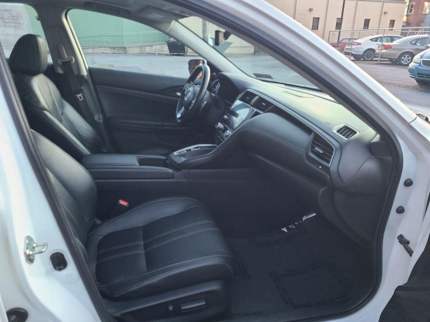 2019 WHITE HONDA INSIGHT TOURING (19XZE4F91KE) with an 1.5L engine, Automatic transmission, located at 117 North Cameron Street, Harrisburg, PA, 17101, (717) 963-8962, 40.266762, -76.875259 - WE FINANCE!!! Good Credit/ Bad Credit/ No Credit - ALL Trade-Ins Welcomed!!! ***Guaranteed Credit Approval*** APPLY ONLINE or CALL us TODAY ;) Internet Prices and Marketplace Prices are SPECIAL discounted ***CASH DEALS*** Retail Prices are higher. Please call us to discuss your cash and finan - Photo#9