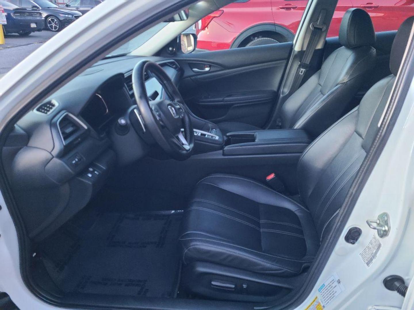 2019 WHITE HONDA INSIGHT TOURING (19XZE4F91KE) with an 1.5L engine, Automatic transmission, located at 117 North Cameron Street, Harrisburg, PA, 17101, (717) 963-8962, 40.266762, -76.875259 - WE FINANCE!!! Good Credit/ Bad Credit/ No Credit - ALL Trade-Ins Welcomed!!! ***Guaranteed Credit Approval*** APPLY ONLINE or CALL us TODAY ;) Internet Prices and Marketplace Prices are SPECIAL discounted ***CASH DEALS*** Retail Prices are higher. Please call us to discuss your cash and finan - Photo#13