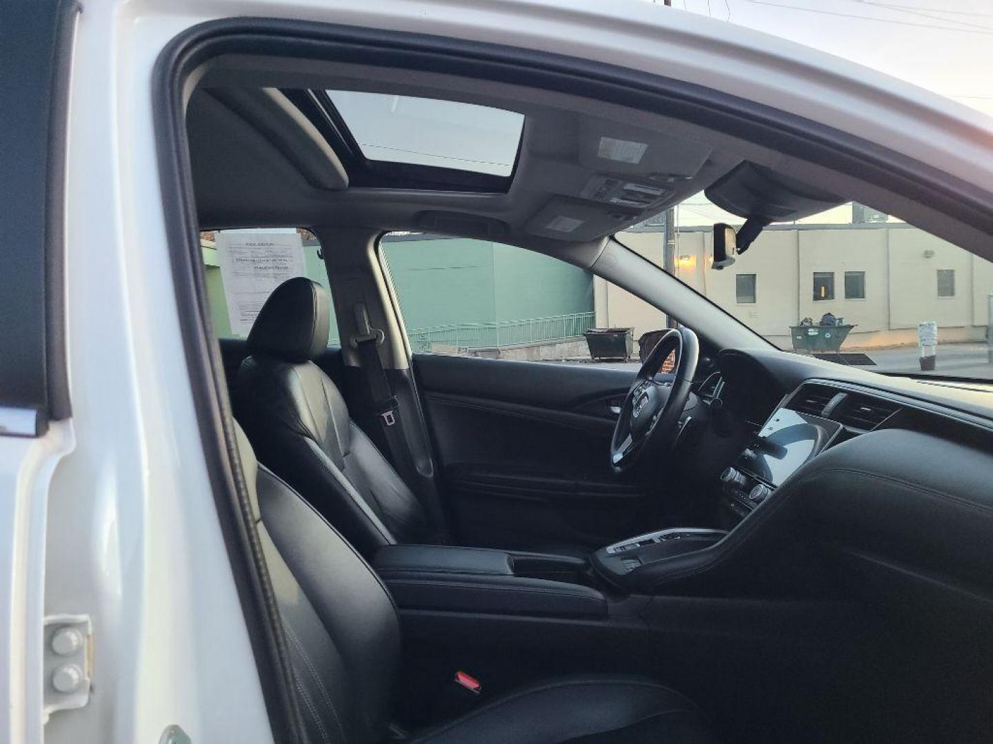 2019 WHITE HONDA INSIGHT TOURING (19XZE4F91KE) with an 1.5L engine, Automatic transmission, located at 117 North Cameron Street, Harrisburg, PA, 17101, (717) 963-8962, 40.266762, -76.875259 - WE FINANCE!!! Good Credit/ Bad Credit/ No Credit - ALL Trade-Ins Welcomed!!! ***Guaranteed Credit Approval*** APPLY ONLINE or CALL us TODAY ;) Internet Prices and Marketplace Prices are SPECIAL discounted ***CASH DEALS*** Retail Prices are higher. Please call us to discuss your cash and finan - Photo#8