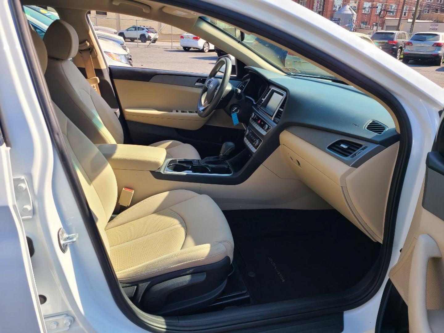 2019 WHITE HYUNDAI SONATA SE (5NPE24AF4KH) with an 2.4L engine, Automatic transmission, located at 7981 Paxton Street, Harrisburg, PA, 17111, (717) 561-2926, 40.261490, -76.749229 - WE FINANCE!!! Good Credit/ Bad Credit/ No Credit - ALL Trade-Ins Welcomed!!! ***Guaranteed Credit Approval*** APPLY ONLINE or CALL us TODAY ;) Internet Prices and Marketplace Prices are SPECIAL discounted ***CASH DEALS*** Retail Prices are higher. Please call us to discuss your cash and finan - Photo#11