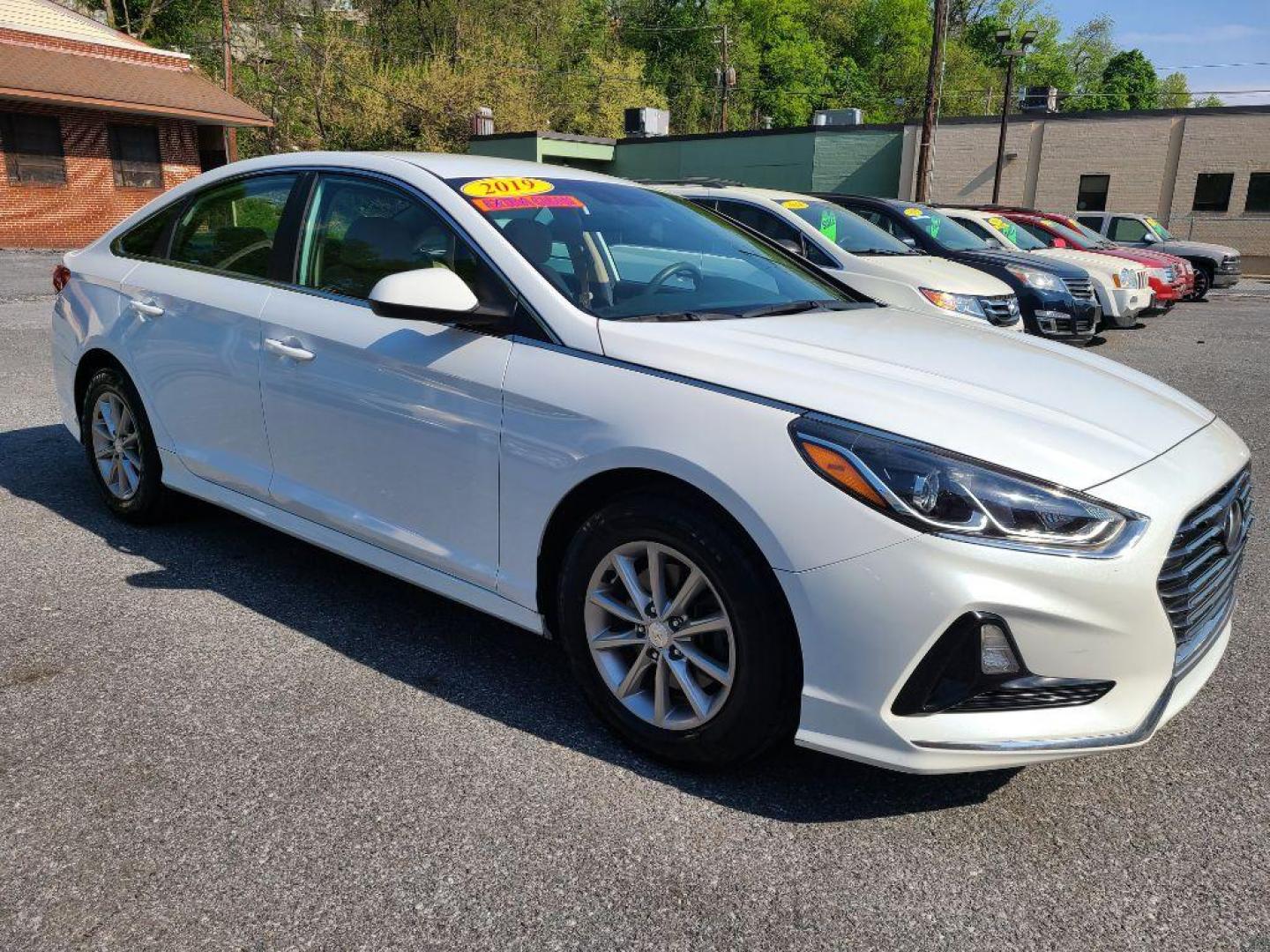 2019 WHITE HYUNDAI SONATA SE (5NPE24AF4KH) with an 2.4L engine, Automatic transmission, located at 7981 Paxton Street, Harrisburg, PA, 17111, (717) 561-2926, 40.261490, -76.749229 - WE FINANCE!!! Good Credit/ Bad Credit/ No Credit - ALL Trade-Ins Welcomed!!! ***Guaranteed Credit Approval*** APPLY ONLINE or CALL us TODAY ;) Internet Prices and Marketplace Prices are SPECIAL discounted ***CASH DEALS*** Retail Prices are higher. Please call us to discuss your cash and finan - Photo#4