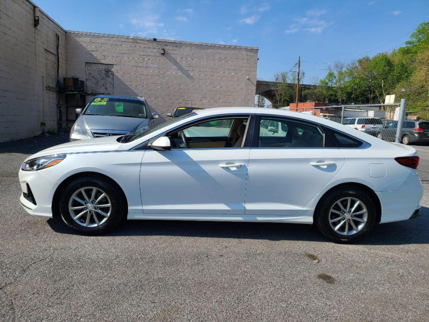 2019 WHITE HYUNDAI SONATA SE (5NPE24AF4KH) with an 2.4L engine, Automatic transmission, located at 7981 Paxton Street, Harrisburg, PA, 17111, (717) 561-2926, 40.261490, -76.749229 - WE FINANCE!!! Good Credit/ Bad Credit/ No Credit - ALL Trade-Ins Welcomed!!! ***Guaranteed Credit Approval*** APPLY ONLINE or CALL us TODAY ;) Internet Prices and Marketplace Prices are SPECIAL discounted ***CASH DEALS*** Retail Prices are higher. Please call us to discuss your cash and finan - Photo#7