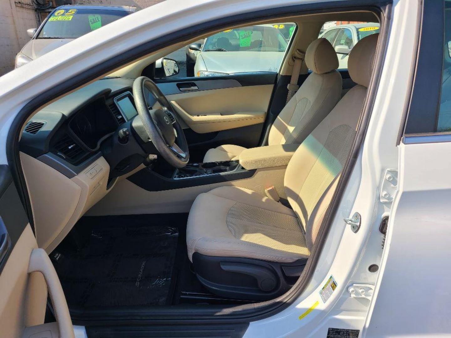 2019 WHITE HYUNDAI SONATA SE (5NPE24AF4KH) with an 2.4L engine, Automatic transmission, located at 7981 Paxton Street, Harrisburg, PA, 17111, (717) 561-2926, 40.261490, -76.749229 - WE FINANCE!!! Good Credit/ Bad Credit/ No Credit - ALL Trade-Ins Welcomed!!! ***Guaranteed Credit Approval*** APPLY ONLINE or CALL us TODAY ;) Internet Prices and Marketplace Prices are SPECIAL discounted ***CASH DEALS*** Retail Prices are higher. Please call us to discuss your cash and finan - Photo#8