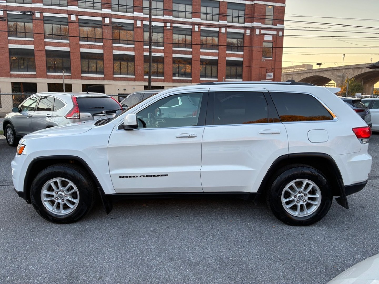 2019 WHITE JEEP GRAND CHEROKEE LAREDO (1C4RJFAG9KC) with an 3.6L engine, Automatic transmission, located at 117 North Cameron Street, Harrisburg, PA, 17101, (717) 963-8962, 40.266762, -76.875259 - WE FINANCE!!! MOST vehicles are available for financing. Good Credit/ Challenged Credit/ No Credit - ALL Trade-Ins Welcomed!!! APPLY ONLINE or CALL us TODAY Please call us to discuss your cash and/or financing options. Thanks for checking our inventory! We're here to help.- Photo#1