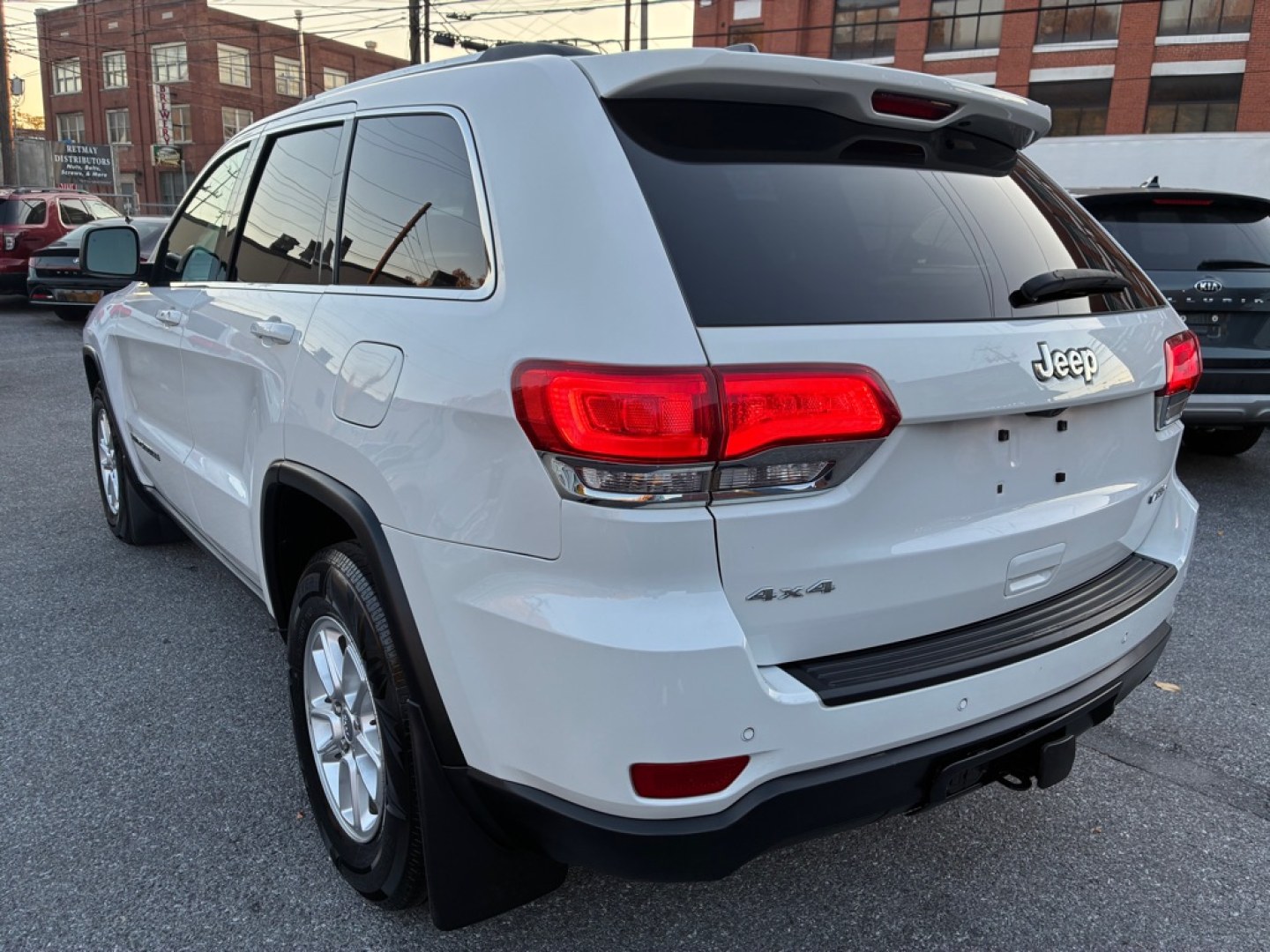 2019 WHITE JEEP GRAND CHEROKEE LAREDO (1C4RJFAG9KC) with an 3.6L engine, Automatic transmission, located at 117 North Cameron Street, Harrisburg, PA, 17101, (717) 963-8962, 40.266762, -76.875259 - WE FINANCE!!! MOST vehicles are available for financing. Good Credit/ Challenged Credit/ No Credit - ALL Trade-Ins Welcomed!!! APPLY ONLINE or CALL us TODAY Please call us to discuss your cash and/or financing options. Thanks for checking our inventory! We're here to help.- Photo#2