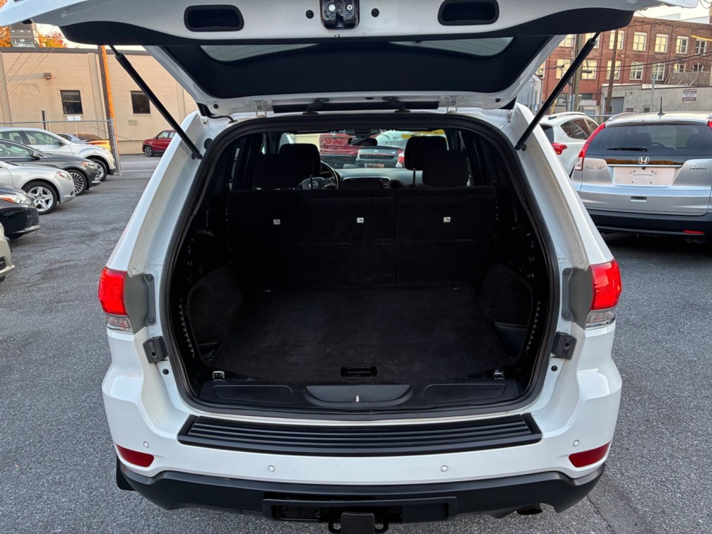 2019 WHITE JEEP GRAND CHEROKEE LAREDO (1C4RJFAG9KC) with an 3.6L engine, Automatic transmission, located at 117 North Cameron Street, Harrisburg, PA, 17101, (717) 963-8962, 40.266762, -76.875259 - WE FINANCE!!! MOST vehicles are available for financing. Good Credit/ Challenged Credit/ No Credit - ALL Trade-Ins Welcomed!!! APPLY ONLINE or CALL us TODAY Please call us to discuss your cash and/or financing options. Thanks for checking our inventory! We're here to help.- Photo#10