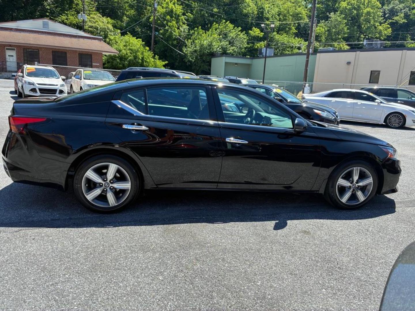 2019 BLACK NISSAN ALTIMA SL (1N4BL4EV9KC) with an 2.5L engine, Continuously Variable transmission, located at 117 North Cameron Street, Harrisburg, PA, 17101, (717) 963-8962, 40.266762, -76.875259 - WE FINANCE!!! MOST vehicles are available for financing. Good Credit/ Challenged Credit/ No Credit - ALL Trade-Ins Welcomed!!! APPLY ONLINE or CALL us TODAY Please call us to discuss your cash and/or financing options. Thanks for checking our inventory! We're here to help.- Photo#5