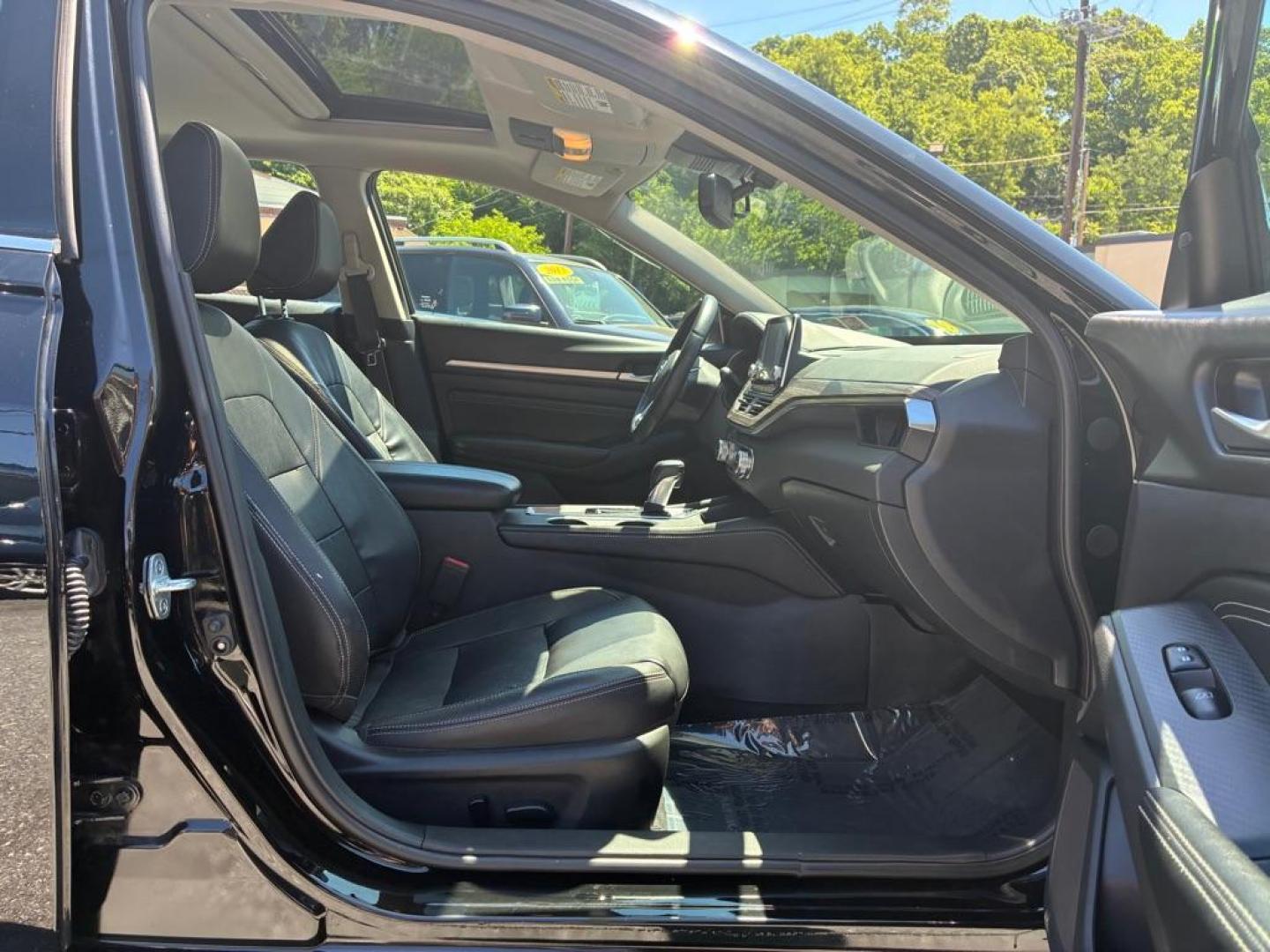 2019 BLACK NISSAN ALTIMA SL (1N4BL4EV9KC) with an 2.5L engine, Continuously Variable transmission, located at 117 North Cameron Street, Harrisburg, PA, 17101, (717) 963-8962, 40.266762, -76.875259 - WE FINANCE!!! MOST vehicles are available for financing. Good Credit/ Challenged Credit/ No Credit - ALL Trade-Ins Welcomed!!! APPLY ONLINE or CALL us TODAY Please call us to discuss your cash and/or financing options. Thanks for checking our inventory! We're here to help.- Photo#8