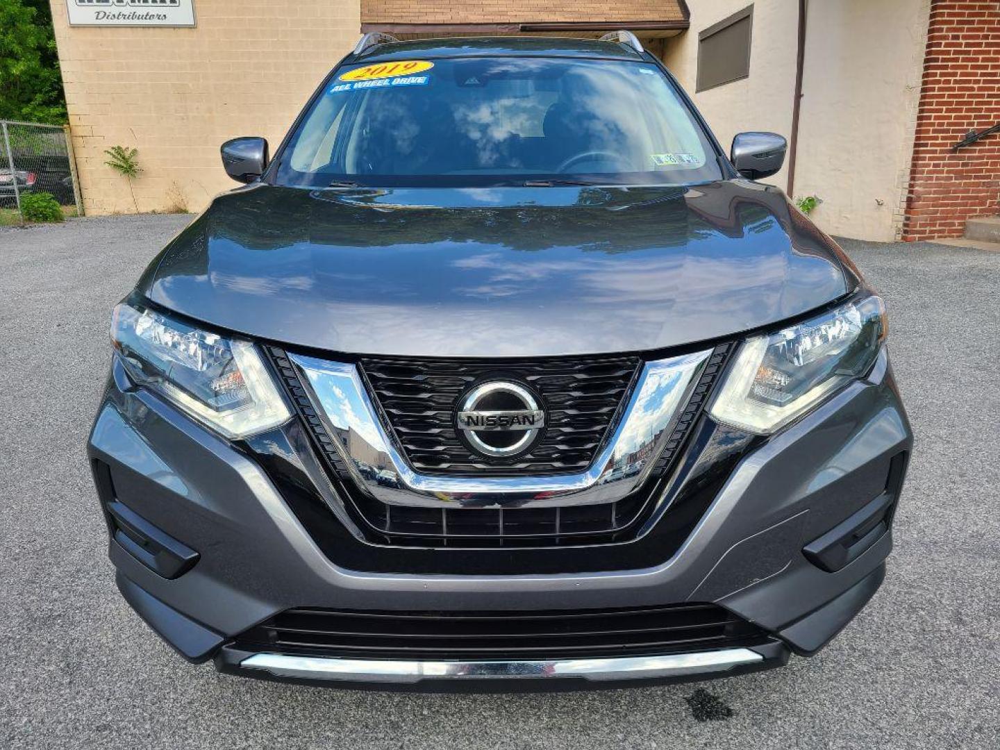 2019 GRAY NISSAN ROGUE SV (KNMAT2MV3KP) with an 2.5L engine, Continuously Variable transmission, located at 7981 Paxton Street, Harrisburg, PA, 17111, (717) 561-2926, 40.261490, -76.749229 - WE FINANCE!!! Good Credit/ Bad Credit/ No Credit - ALL Trade-Ins Welcomed!!! ***Guaranteed Credit Approval*** APPLY ONLINE or CALL us TODAY ;) Internet Prices and Marketplace Prices are SPECIAL discounted ***CASH DEALS*** Retail Prices are higher. Please call us to discuss your cash and finan - Photo#7