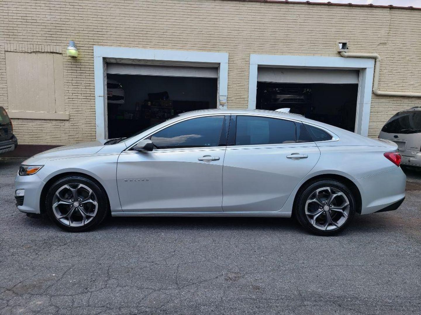 2020 SILVER CHEVROLET MALIBU LT (1G1ZD5ST3LF) with an 1.5L engine, Continuously Variable transmission, located at 117 North Cameron Street, Harrisburg, PA, 17101, (717) 963-8962, 40.266762, -76.875259 - WE FINANCE!!! Good Credit/ Bad Credit/ No Credit - ALL Trade-Ins Welcomed!!! ***Guaranteed Credit Approval*** APPLY ONLINE or CALL us TODAY ;) Internet Prices and Marketplace Prices are SPECIAL discounted ***CASH DEALS*** Retail Prices are higher. Please call us to discuss your cash and finan - Photo#1