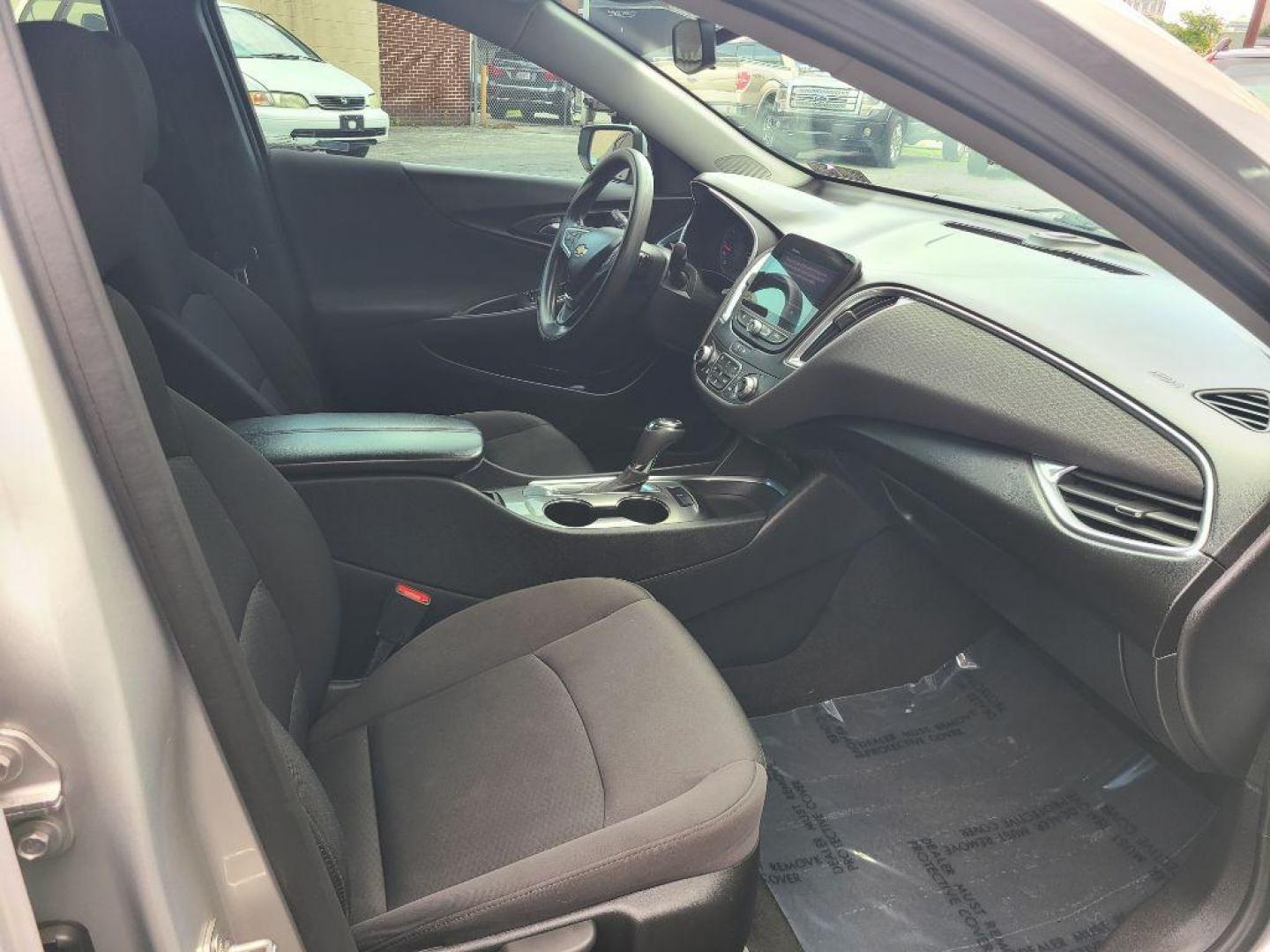 2020 SILVER CHEVROLET MALIBU LT (1G1ZD5ST3LF) with an 1.5L engine, Continuously Variable transmission, located at 117 North Cameron Street, Harrisburg, PA, 17101, (717) 963-8962, 40.266762, -76.875259 - WE FINANCE!!! Good Credit/ Bad Credit/ No Credit - ALL Trade-Ins Welcomed!!! ***Guaranteed Credit Approval*** APPLY ONLINE or CALL us TODAY ;) Internet Prices and Marketplace Prices are SPECIAL discounted ***CASH DEALS*** Retail Prices are higher. Please call us to discuss your cash and finan - Photo#11