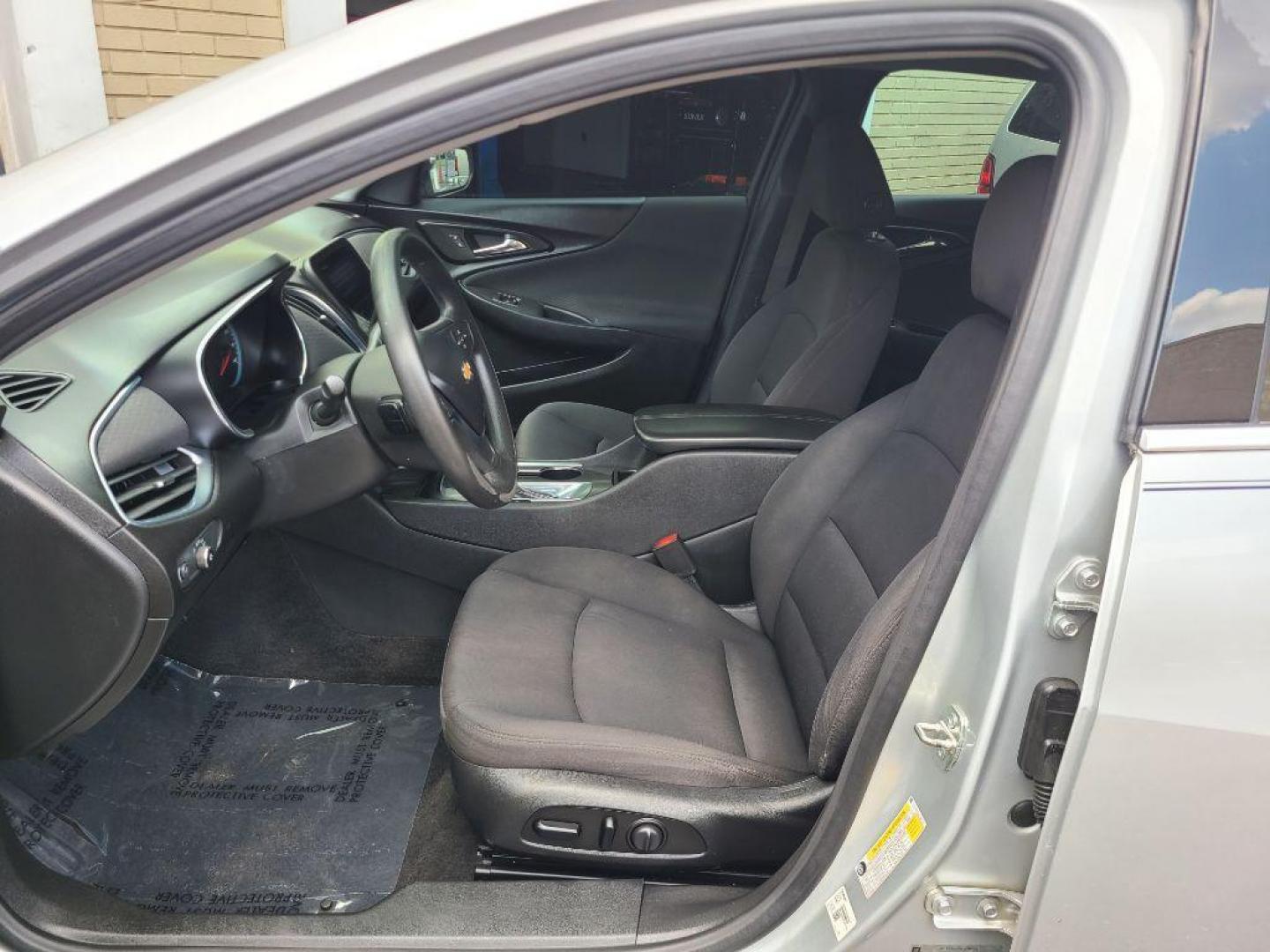 2020 SILVER CHEVROLET MALIBU LT (1G1ZD5ST3LF) with an 1.5L engine, Continuously Variable transmission, located at 117 North Cameron Street, Harrisburg, PA, 17101, (717) 963-8962, 40.266762, -76.875259 - WE FINANCE!!! Good Credit/ Bad Credit/ No Credit - ALL Trade-Ins Welcomed!!! ***Guaranteed Credit Approval*** APPLY ONLINE or CALL us TODAY ;) Internet Prices and Marketplace Prices are SPECIAL discounted ***CASH DEALS*** Retail Prices are higher. Please call us to discuss your cash and finan - Photo#12