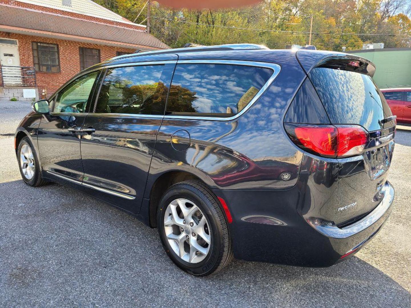 2020 GRAY CHRYSLER PACIFICA LIMITED (2C4RC1GG4LR) with an 3.6L engine, Automatic transmission, located at 117 North Cameron Street, Harrisburg, PA, 17101, (717) 963-8962, 40.266762, -76.875259 - WE FINANCE!!! Good Credit/ Bad Credit/ No Credit - ALL Trade-Ins Welcomed!!! ***Guaranteed Credit Approval*** APPLY ONLINE or CALL us TODAY ;) Please call us to discuss your cash and financing options. - Photo#2