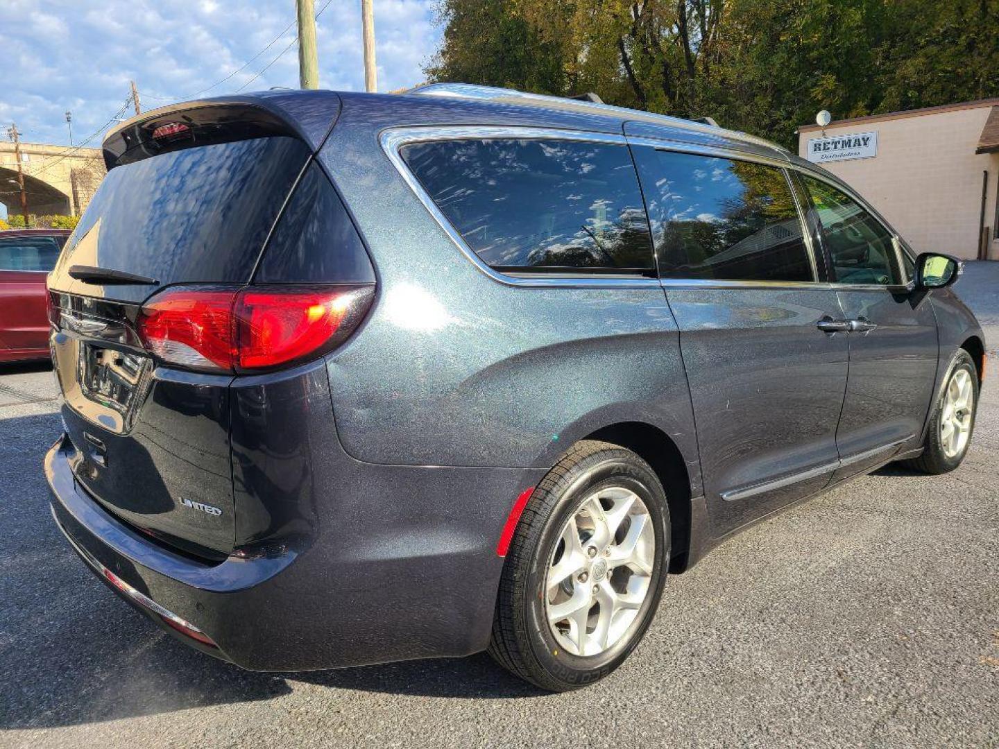 2020 GRAY CHRYSLER PACIFICA LIMITED (2C4RC1GG4LR) with an 3.6L engine, Automatic transmission, located at 117 North Cameron Street, Harrisburg, PA, 17101, (717) 963-8962, 40.266762, -76.875259 - WE FINANCE!!! Good Credit/ Bad Credit/ No Credit - ALL Trade-Ins Welcomed!!! ***Guaranteed Credit Approval*** APPLY ONLINE or CALL us TODAY ;) Please call us to discuss your cash and financing options. - Photo#4