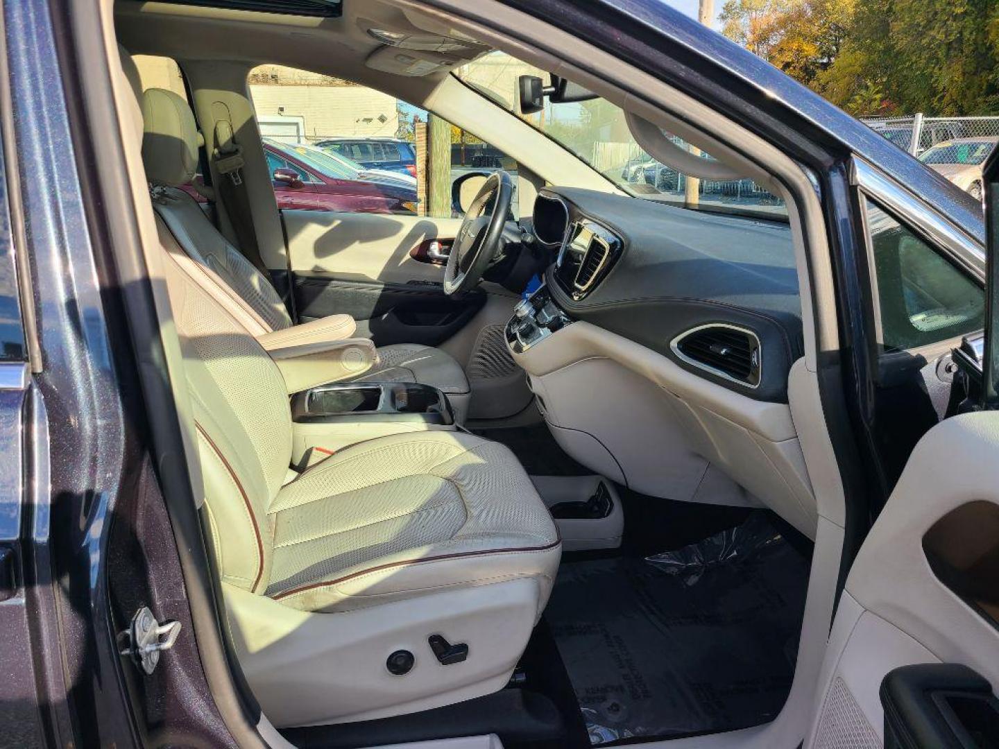 2020 GRAY CHRYSLER PACIFICA LIMITED (2C4RC1GG4LR) with an 3.6L engine, Automatic transmission, located at 117 North Cameron Street, Harrisburg, PA, 17101, (717) 963-8962, 40.266762, -76.875259 - WE FINANCE!!! Good Credit/ Bad Credit/ No Credit - ALL Trade-Ins Welcomed!!! ***Guaranteed Credit Approval*** APPLY ONLINE or CALL us TODAY ;) Please call us to discuss your cash and financing options. - Photo#8