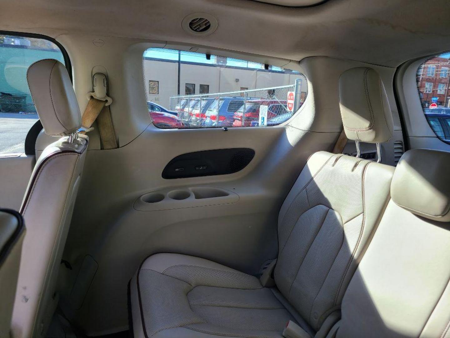 2020 GRAY CHRYSLER PACIFICA LIMITED (2C4RC1GG4LR) with an 3.6L engine, Automatic transmission, located at 117 North Cameron Street, Harrisburg, PA, 17101, (717) 963-8962, 40.266762, -76.875259 - WE FINANCE!!! Good Credit/ Bad Credit/ No Credit - ALL Trade-Ins Welcomed!!! ***Guaranteed Credit Approval*** APPLY ONLINE or CALL us TODAY ;) Please call us to discuss your cash and financing options. - Photo#14