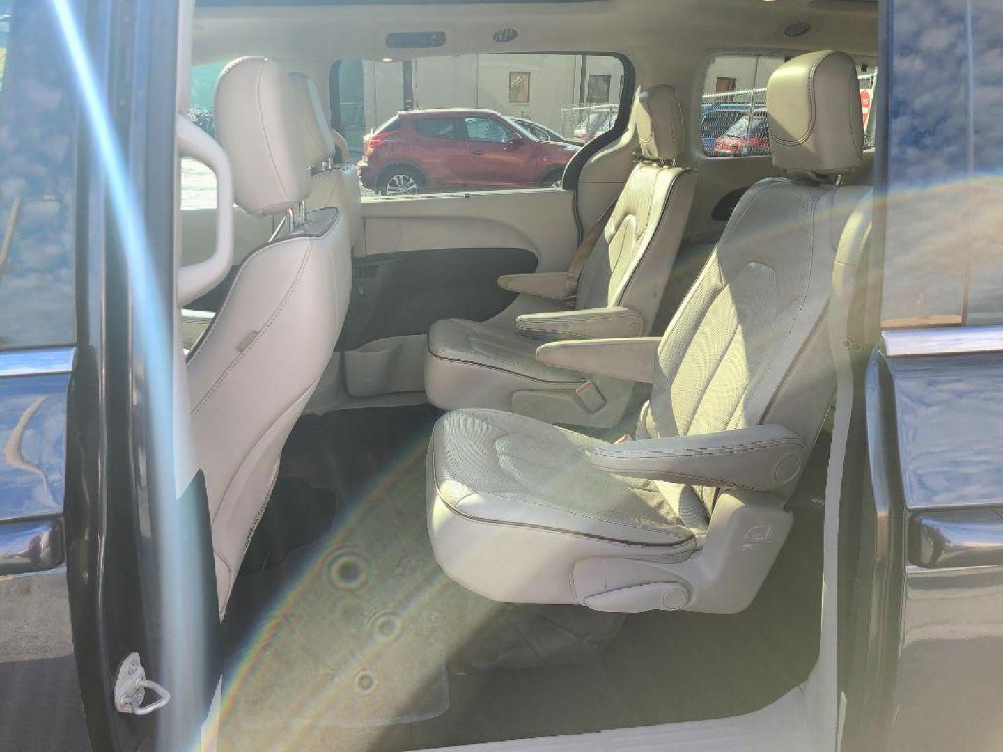 2020 GRAY CHRYSLER PACIFICA LIMITED (2C4RC1GG4LR) with an 3.6L engine, Automatic transmission, located at 117 North Cameron Street, Harrisburg, PA, 17101, (717) 963-8962, 40.266762, -76.875259 - WE FINANCE!!! Good Credit/ Bad Credit/ No Credit - ALL Trade-Ins Welcomed!!! ***Guaranteed Credit Approval*** APPLY ONLINE or CALL us TODAY ;) Please call us to discuss your cash and financing options. - Photo#16