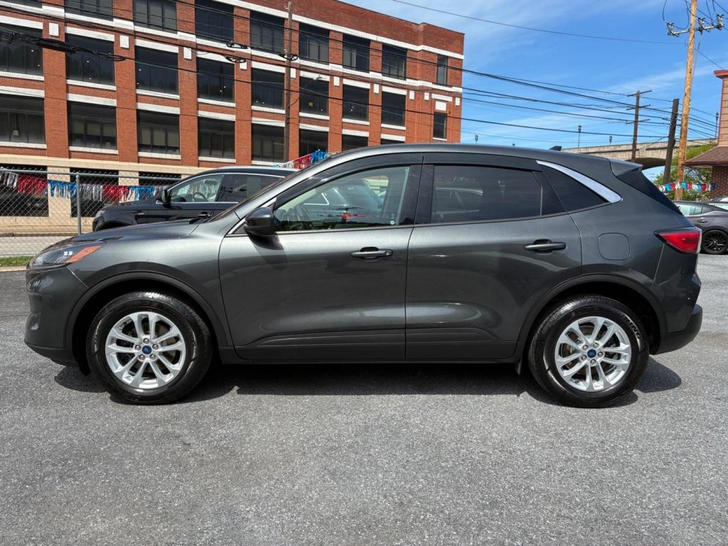2020 GREY FORD ESCAPE SE (1FMCU9G61LU) with an 1.5L engine, Automatic transmission, located at 117 North Cameron Street, Harrisburg, PA, 17101, (717) 963-8962, 40.266762, -76.875259 - WE FINANCE!!! MOST vehicles are available for financing. Good Credit/ Challenged Credit/ No Credit - ALL Trade-Ins Welcomed!!! APPLY ONLINE or CALL us TODAY Please call us to discuss your cash and/or financing options. Thanks for checking our inventory! We're here to help. - Photo#1