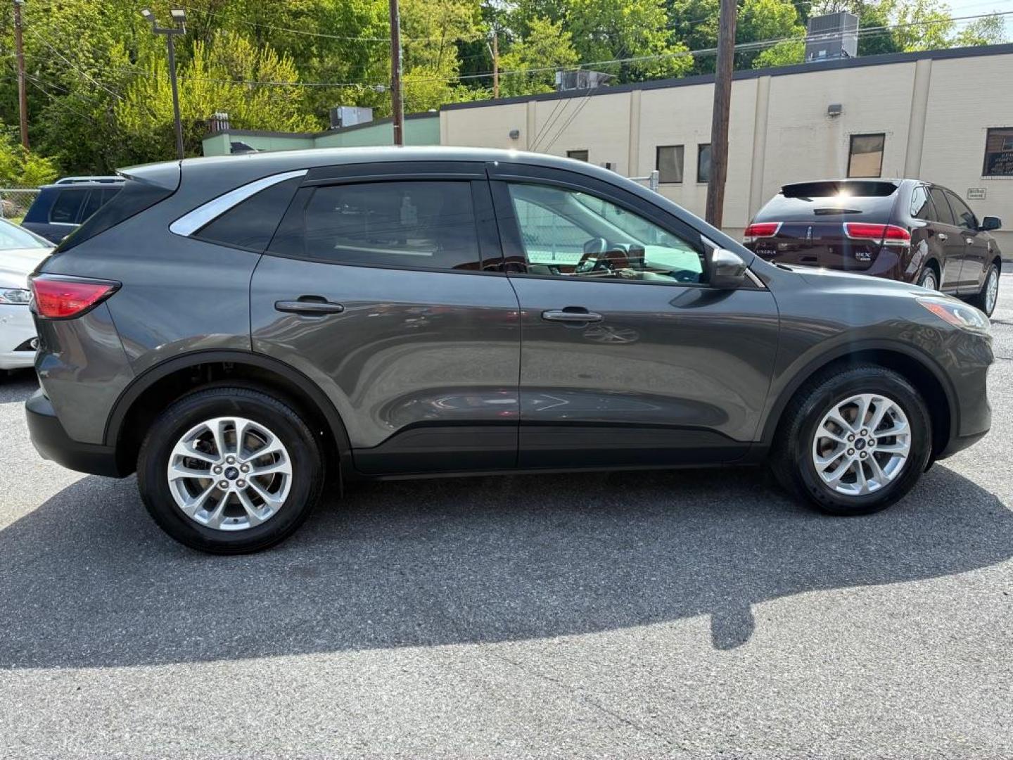 2020 GREY FORD ESCAPE SE (1FMCU9G61LU) with an 1.5L engine, Automatic transmission, located at 117 North Cameron Street, Harrisburg, PA, 17101, (717) 963-8962, 40.266762, -76.875259 - WE FINANCE!!! MOST vehicles are available for financing. Good Credit/ Challenged Credit/ No Credit - ALL Trade-Ins Welcomed!!! APPLY ONLINE or CALL us TODAY Please call us to discuss your cash and/or financing options. Thanks for checking our inventory! We're here to help. - Photo#5