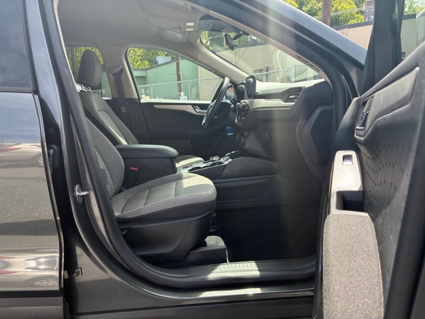 2020 GREY FORD ESCAPE SE (1FMCU9G61LU) with an 1.5L engine, Automatic transmission, located at 117 North Cameron Street, Harrisburg, PA, 17101, (717) 963-8962, 40.266762, -76.875259 - WE FINANCE!!! MOST vehicles are available for financing. Good Credit/ Challenged Credit/ No Credit - ALL Trade-Ins Welcomed!!! APPLY ONLINE or CALL us TODAY Please call us to discuss your cash and/or financing options. Thanks for checking our inventory! We're here to help. - Photo#8