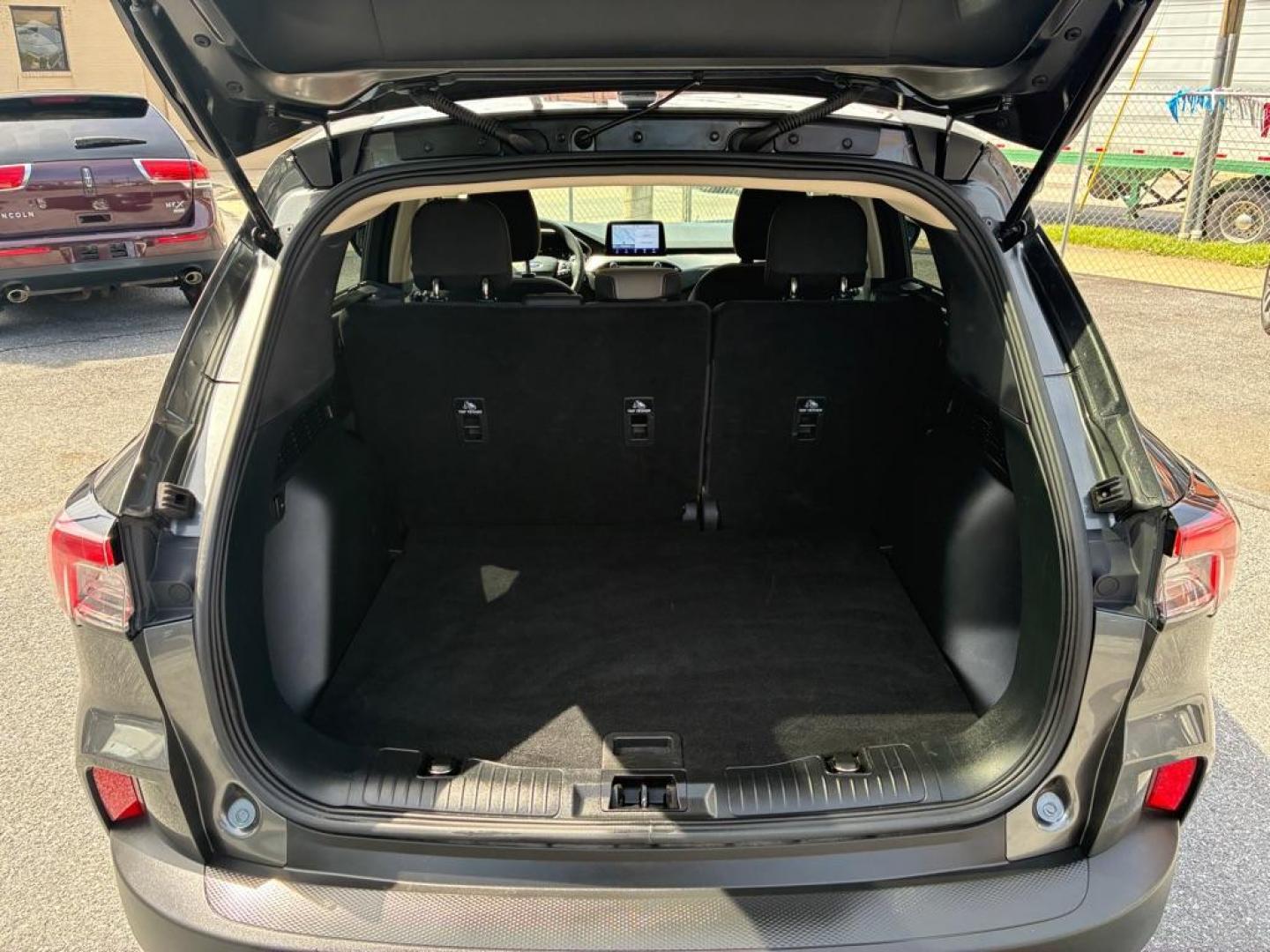 2020 GREY FORD ESCAPE SE (1FMCU9G61LU) with an 1.5L engine, Automatic transmission, located at 117 North Cameron Street, Harrisburg, PA, 17101, (717) 963-8962, 40.266762, -76.875259 - WE FINANCE!!! MOST vehicles are available for financing. Good Credit/ Challenged Credit/ No Credit - ALL Trade-Ins Welcomed!!! APPLY ONLINE or CALL us TODAY Please call us to discuss your cash and/or financing options. Thanks for checking our inventory! We're here to help. - Photo#10