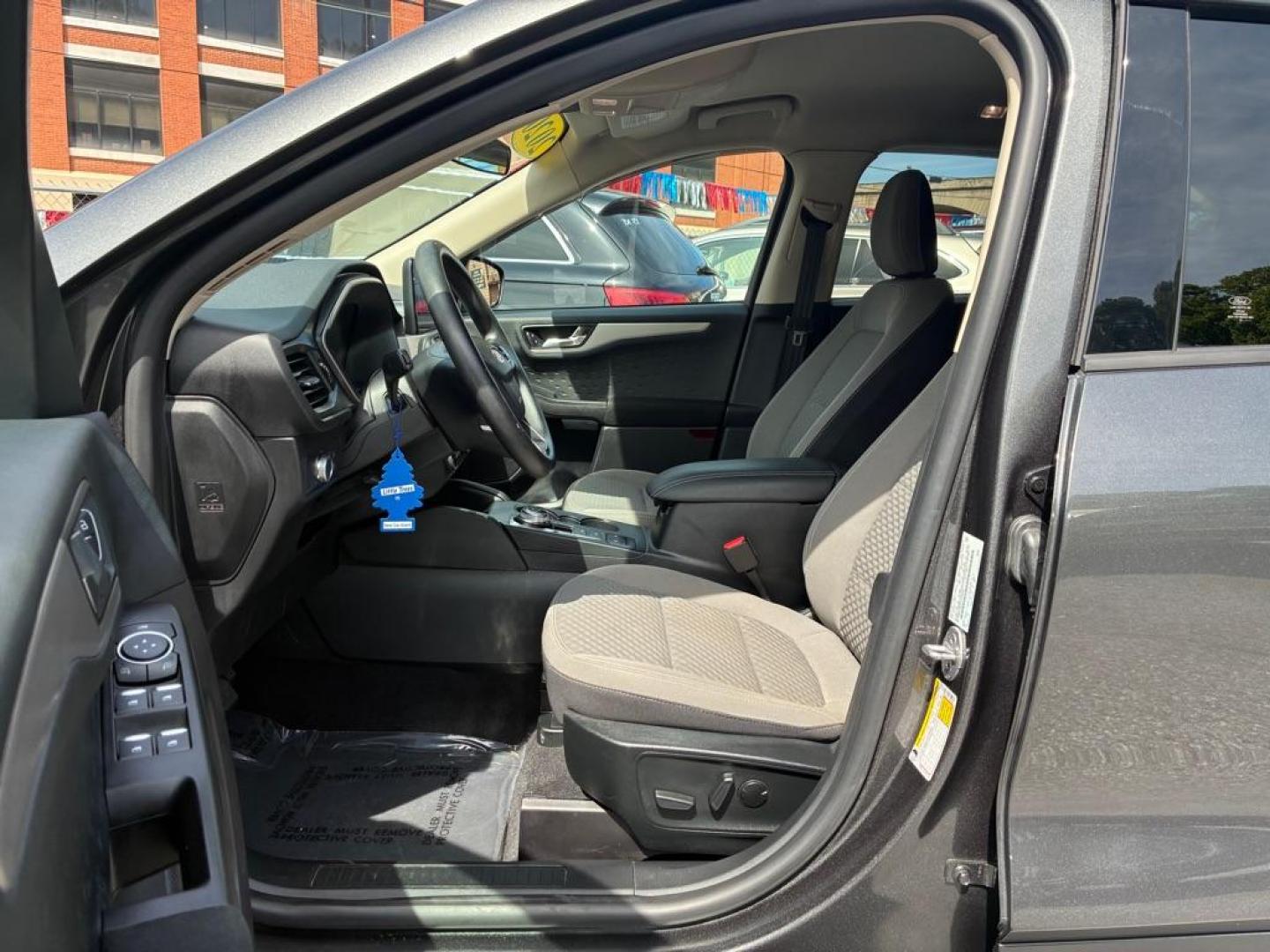 2020 GREY FORD ESCAPE SE (1FMCU9G61LU) with an 1.5L engine, Automatic transmission, located at 117 North Cameron Street, Harrisburg, PA, 17101, (717) 963-8962, 40.266762, -76.875259 - WE FINANCE!!! MOST vehicles are available for financing. Good Credit/ Challenged Credit/ No Credit - ALL Trade-Ins Welcomed!!! APPLY ONLINE or CALL us TODAY Please call us to discuss your cash and/or financing options. Thanks for checking our inventory! We're here to help. - Photo#12