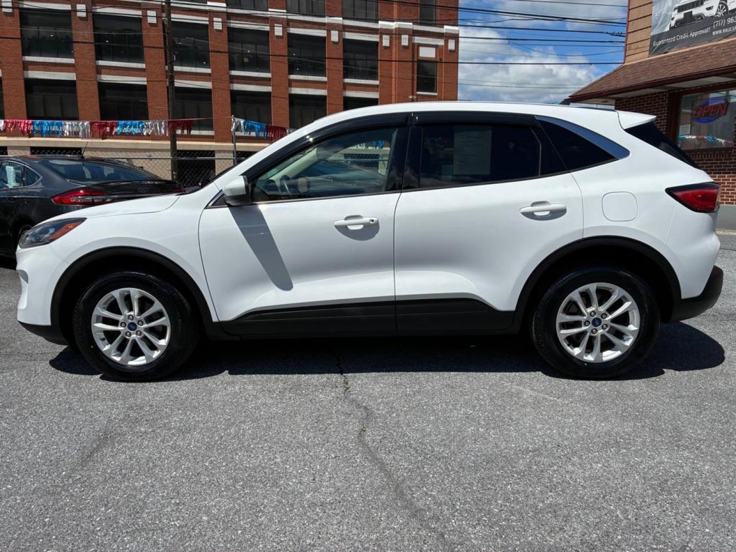 2020 WHITE FORD ESCAPE SE (1FMCU9G64LU) with an 1.5L engine, Automatic transmission, located at 117 North Cameron Street, Harrisburg, PA, 17101, (717) 963-8962, 40.266762, -76.875259 - WE FINANCE!!! MOST vehicles are available for financing. Good Credit/ Challenged Credit/ No Credit - ALL Trade-Ins Welcomed!!! APPLY ONLINE or CALL us TODAY Please call us to discuss your cash and/or financing options. Thanks for checking our inventory! We're here to help.- Photo#1