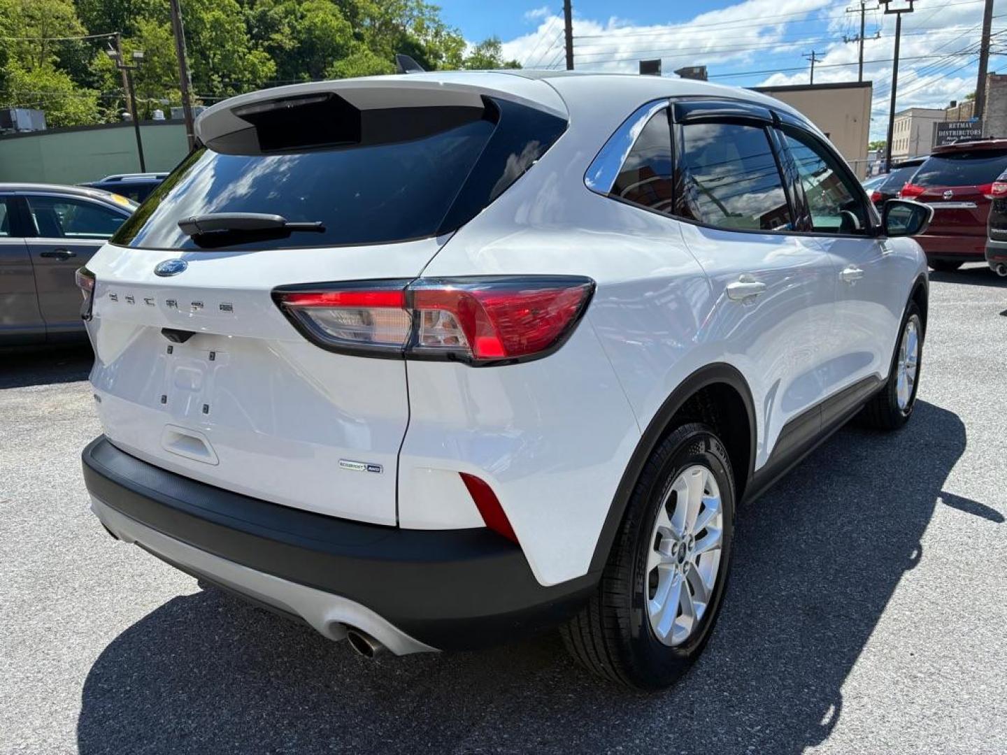 2020 WHITE FORD ESCAPE SE (1FMCU9G64LU) with an 1.5L engine, Automatic transmission, located at 117 North Cameron Street, Harrisburg, PA, 17101, (717) 963-8962, 40.266762, -76.875259 - WE FINANCE!!! MOST vehicles are available for financing. Good Credit/ Challenged Credit/ No Credit - ALL Trade-Ins Welcomed!!! APPLY ONLINE or CALL us TODAY Please call us to discuss your cash and/or financing options. Thanks for checking our inventory! We're here to help.- Photo#4