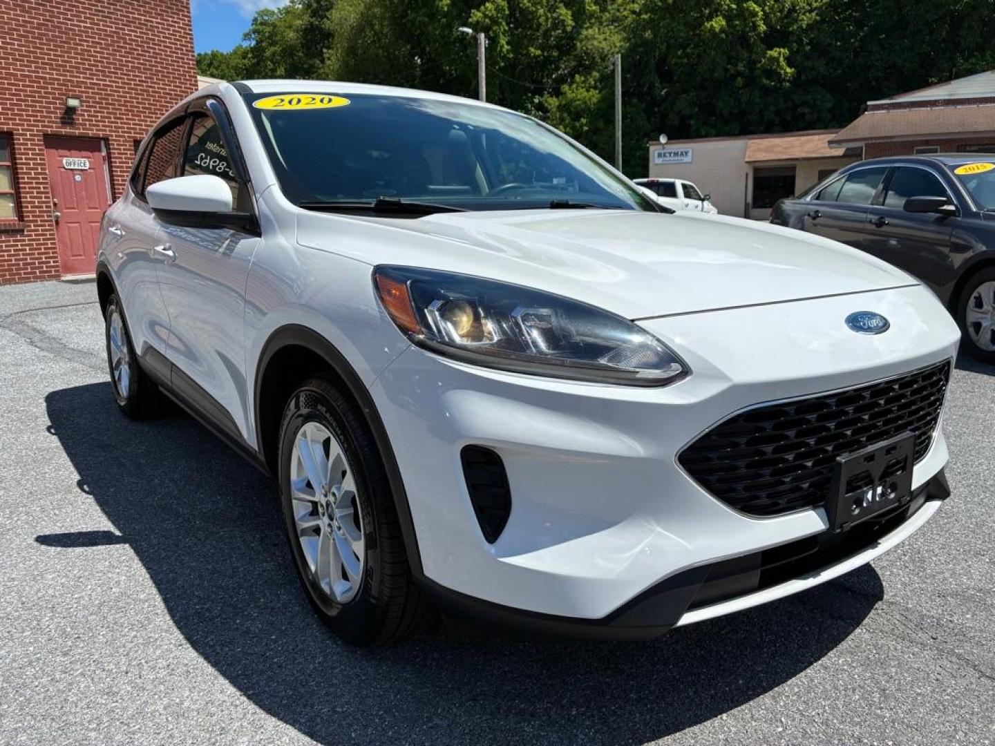 2020 WHITE FORD ESCAPE SE (1FMCU9G64LU) with an 1.5L engine, Automatic transmission, located at 117 North Cameron Street, Harrisburg, PA, 17101, (717) 963-8962, 40.266762, -76.875259 - WE FINANCE!!! MOST vehicles are available for financing. Good Credit/ Challenged Credit/ No Credit - ALL Trade-Ins Welcomed!!! APPLY ONLINE or CALL us TODAY Please call us to discuss your cash and/or financing options. Thanks for checking our inventory! We're here to help.- Photo#6