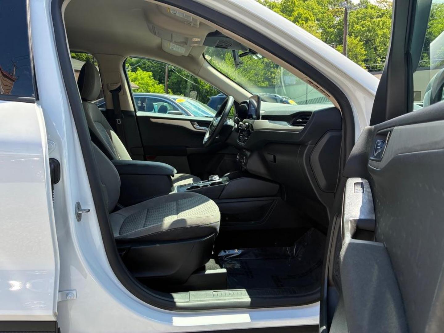 2020 WHITE FORD ESCAPE SE (1FMCU9G64LU) with an 1.5L engine, Automatic transmission, located at 117 North Cameron Street, Harrisburg, PA, 17101, (717) 963-8962, 40.266762, -76.875259 - WE FINANCE!!! MOST vehicles are available for financing. Good Credit/ Challenged Credit/ No Credit - ALL Trade-Ins Welcomed!!! APPLY ONLINE or CALL us TODAY Please call us to discuss your cash and/or financing options. Thanks for checking our inventory! We're here to help.- Photo#8