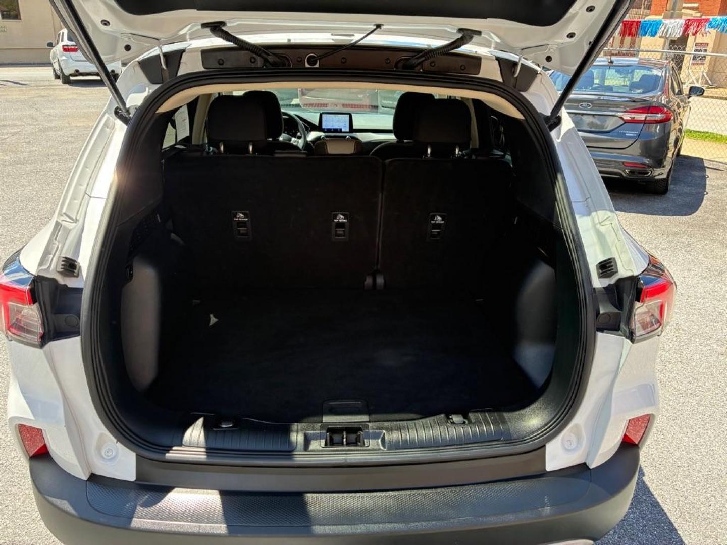 2020 WHITE FORD ESCAPE SE (1FMCU9G64LU) with an 1.5L engine, Automatic transmission, located at 117 North Cameron Street, Harrisburg, PA, 17101, (717) 963-8962, 40.266762, -76.875259 - WE FINANCE!!! MOST vehicles are available for financing. Good Credit/ Challenged Credit/ No Credit - ALL Trade-Ins Welcomed!!! APPLY ONLINE or CALL us TODAY Please call us to discuss your cash and/or financing options. Thanks for checking our inventory! We're here to help.- Photo#10
