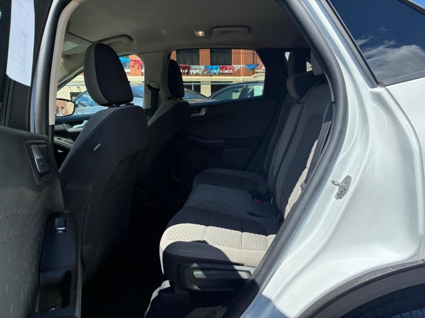 2020 WHITE FORD ESCAPE SE (1FMCU9G64LU) with an 1.5L engine, Automatic transmission, located at 117 North Cameron Street, Harrisburg, PA, 17101, (717) 963-8962, 40.266762, -76.875259 - WE FINANCE!!! MOST vehicles are available for financing. Good Credit/ Challenged Credit/ No Credit - ALL Trade-Ins Welcomed!!! APPLY ONLINE or CALL us TODAY Please call us to discuss your cash and/or financing options. Thanks for checking our inventory! We're here to help.- Photo#11