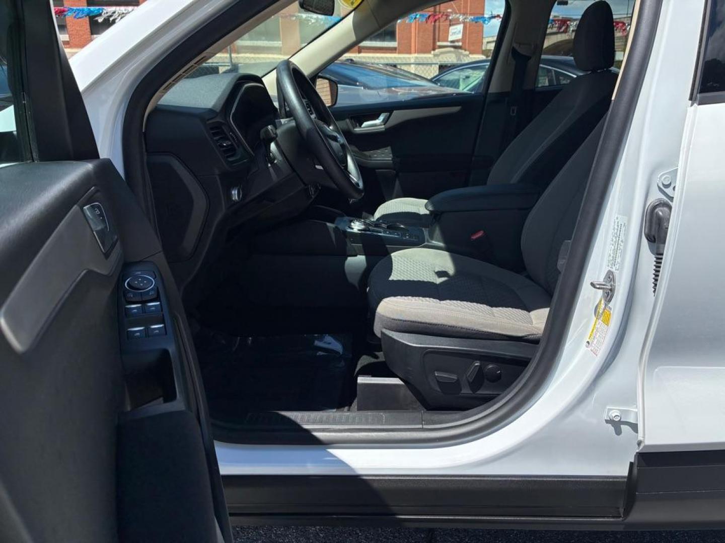 2020 WHITE FORD ESCAPE SE (1FMCU9G64LU) with an 1.5L engine, Automatic transmission, located at 117 North Cameron Street, Harrisburg, PA, 17101, (717) 963-8962, 40.266762, -76.875259 - WE FINANCE!!! MOST vehicles are available for financing. Good Credit/ Challenged Credit/ No Credit - ALL Trade-Ins Welcomed!!! APPLY ONLINE or CALL us TODAY Please call us to discuss your cash and/or financing options. Thanks for checking our inventory! We're here to help.- Photo#13