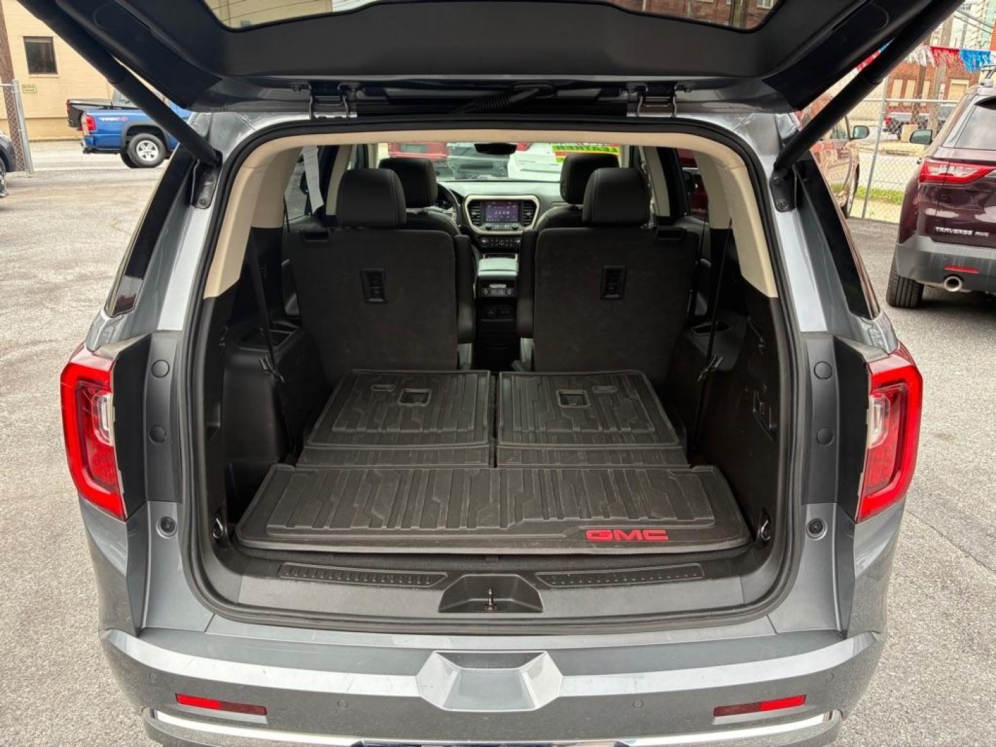 2020 GREY GMC ACADIA DENALI (1GKKNXLS1LZ) with an 3.6L engine, Automatic transmission, located at 117 North Cameron Street, Harrisburg, PA, 17101, (717) 963-8962, 40.266762, -76.875259 - WE FINANCE!!! MOST vehicles are available for financing. Good Credit/ Challenged Credit/ No Credit - ALL Trade-Ins Welcomed!!! APPLY ONLINE or CALL us TODAY Please call us to discuss your cash and/or financing options. Thanks for checking our inventory! We're here to help.- Photo#11