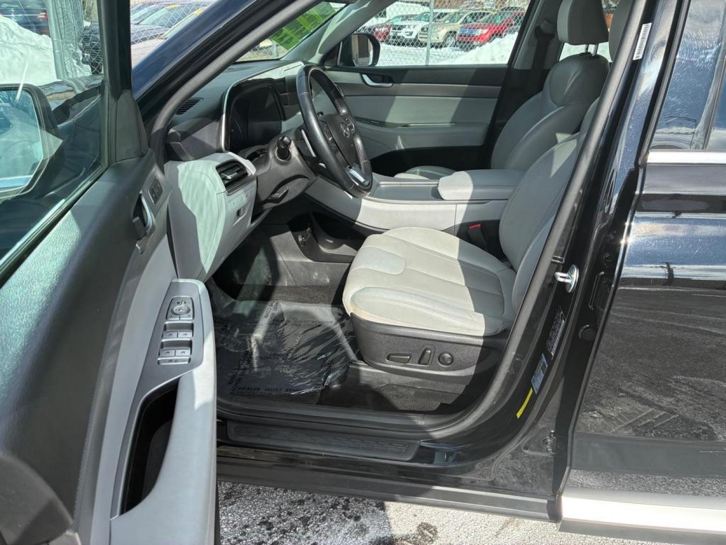 2020 BLACK HYUNDAI PALISADE SEL (KM8R4DHE2LU) with an 3.8L engine, Automatic transmission, located at 117 North Cameron Street, Harrisburg, PA, 17101, (717) 963-8962, 40.266762, -76.875259 - WE FINANCE!!! Good Credit/ Challenged Credit/ No Credit - ALL Trade-Ins Welcomed!!! APPLY ONLINE or CALL us TODAY ;) Please call us to discuss your cash and/or financing options. - Photo#15