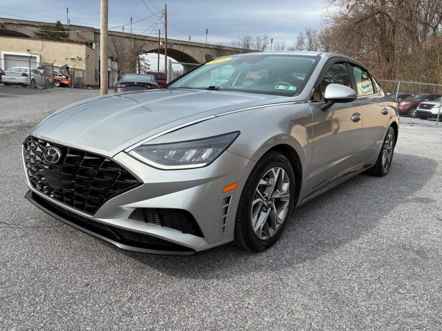 2020 SILVER HYUNDAI SONATA SEL (5NPEL4JA1LH) with an 2.5L engine, Automatic transmission, located at 117 North Cameron Street, Harrisburg, PA, 17101, (717) 963-8962, 40.266762, -76.875259 - WE FINANCE!!! Good Credit/ Challenged Credit/ No Credit - ALL Trade-Ins Welcomed!!! APPLY ONLINE or CALL us TODAY ;) Please call us to discuss your cash and/or financing options. - Photo#0