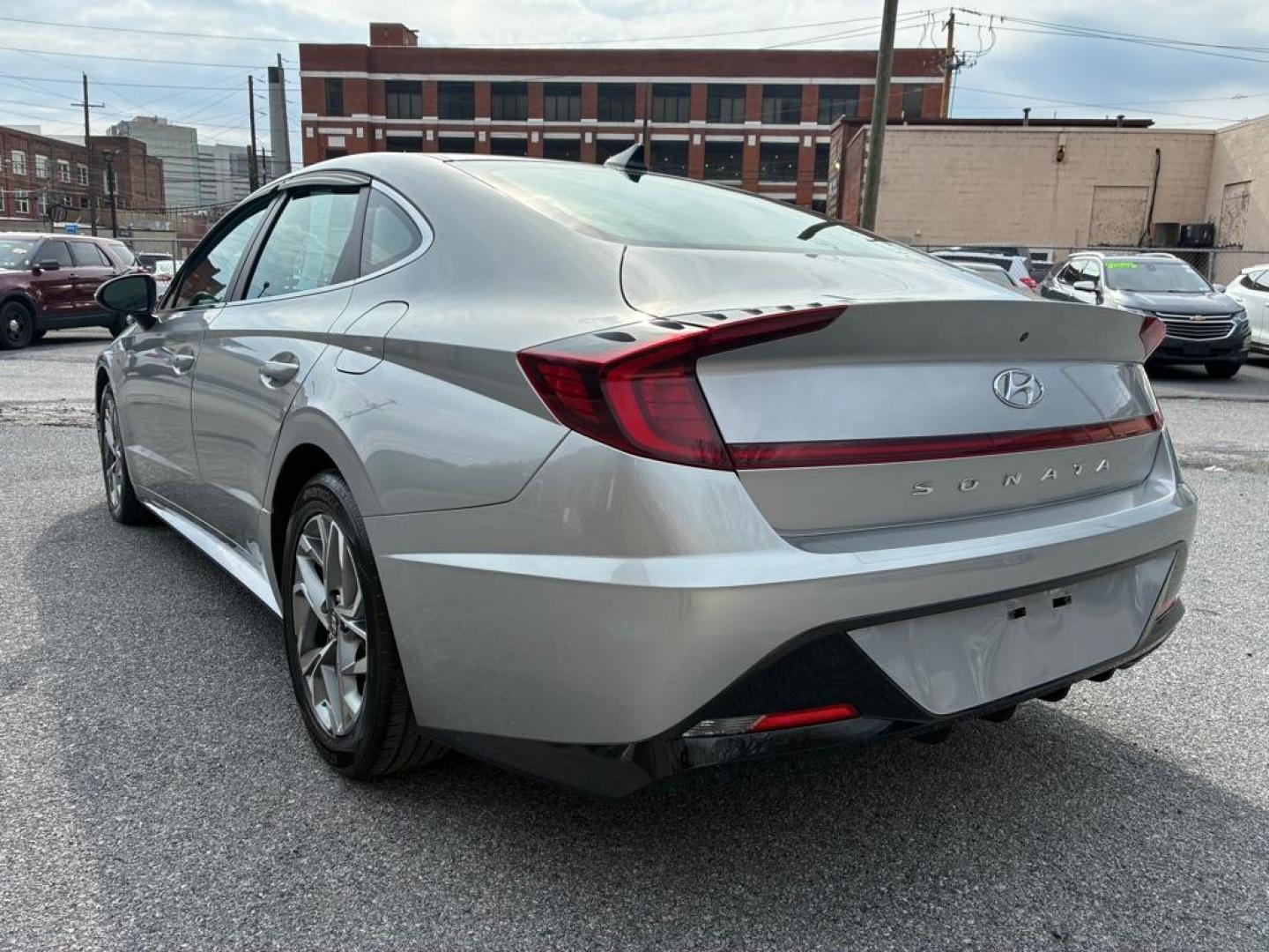 2020 SILVER HYUNDAI SONATA SEL (5NPEL4JA1LH) with an 2.5L engine, Automatic transmission, located at 117 North Cameron Street, Harrisburg, PA, 17101, (717) 963-8962, 40.266762, -76.875259 - WE FINANCE!!! Good Credit/ Challenged Credit/ No Credit - ALL Trade-Ins Welcomed!!! APPLY ONLINE or CALL us TODAY ;) Please call us to discuss your cash and/or financing options. - Photo#2