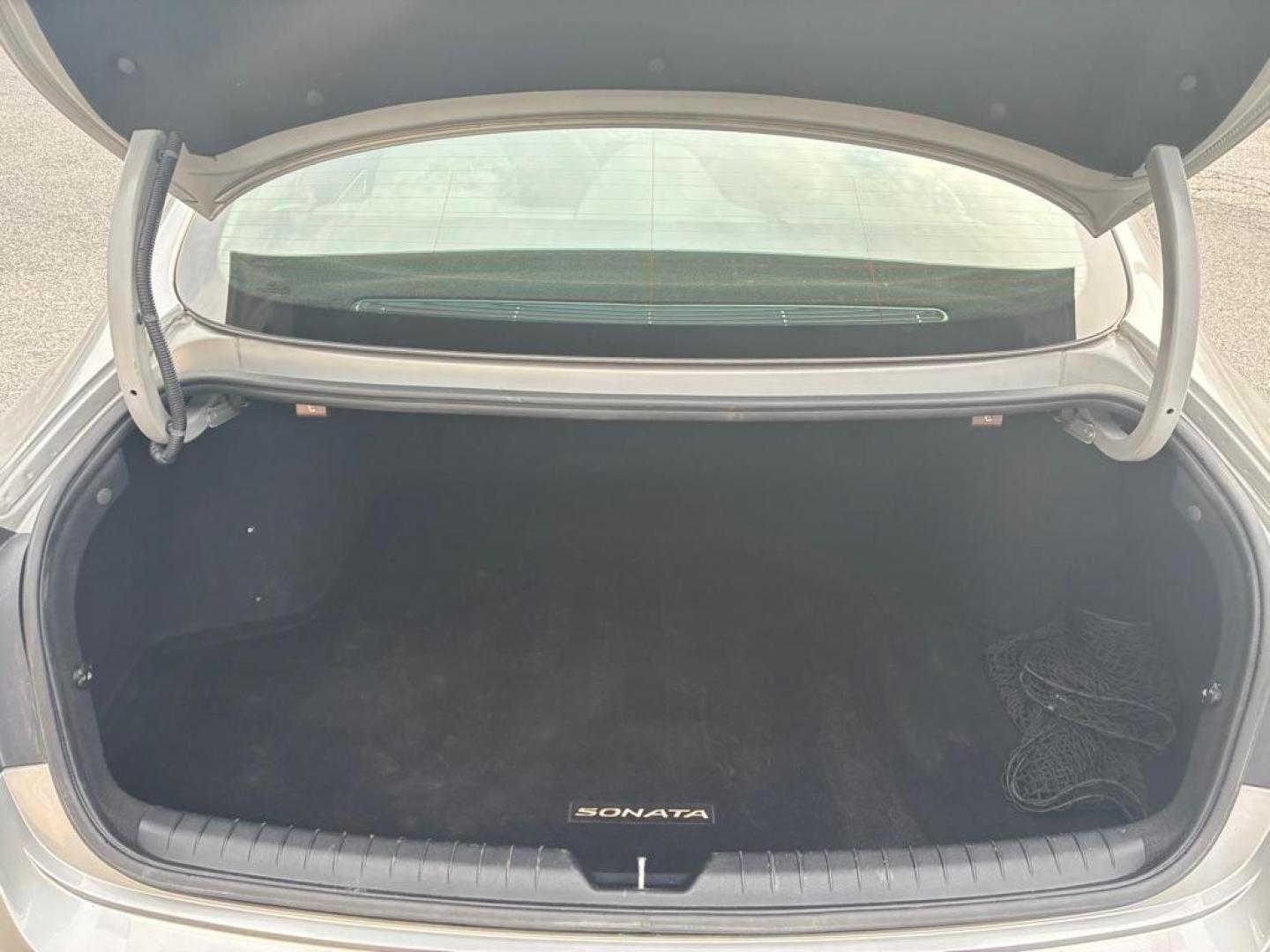 2020 SILVER HYUNDAI SONATA SEL (5NPEL4JA1LH) with an 2.5L engine, Automatic transmission, located at 117 North Cameron Street, Harrisburg, PA, 17101, (717) 963-8962, 40.266762, -76.875259 - WE FINANCE!!! Good Credit/ Challenged Credit/ No Credit - ALL Trade-Ins Welcomed!!! APPLY ONLINE or CALL us TODAY ;) Please call us to discuss your cash and/or financing options. - Photo#10