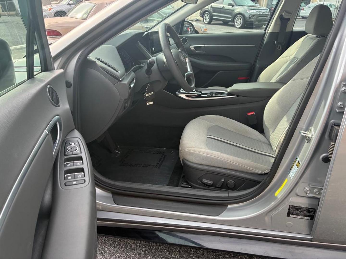 2020 SILVER HYUNDAI SONATA SEL (5NPEL4JA1LH) with an 2.5L engine, Automatic transmission, located at 117 North Cameron Street, Harrisburg, PA, 17101, (717) 963-8962, 40.266762, -76.875259 - WE FINANCE!!! Good Credit/ Challenged Credit/ No Credit - ALL Trade-Ins Welcomed!!! APPLY ONLINE or CALL us TODAY ;) Please call us to discuss your cash and/or financing options. - Photo#13