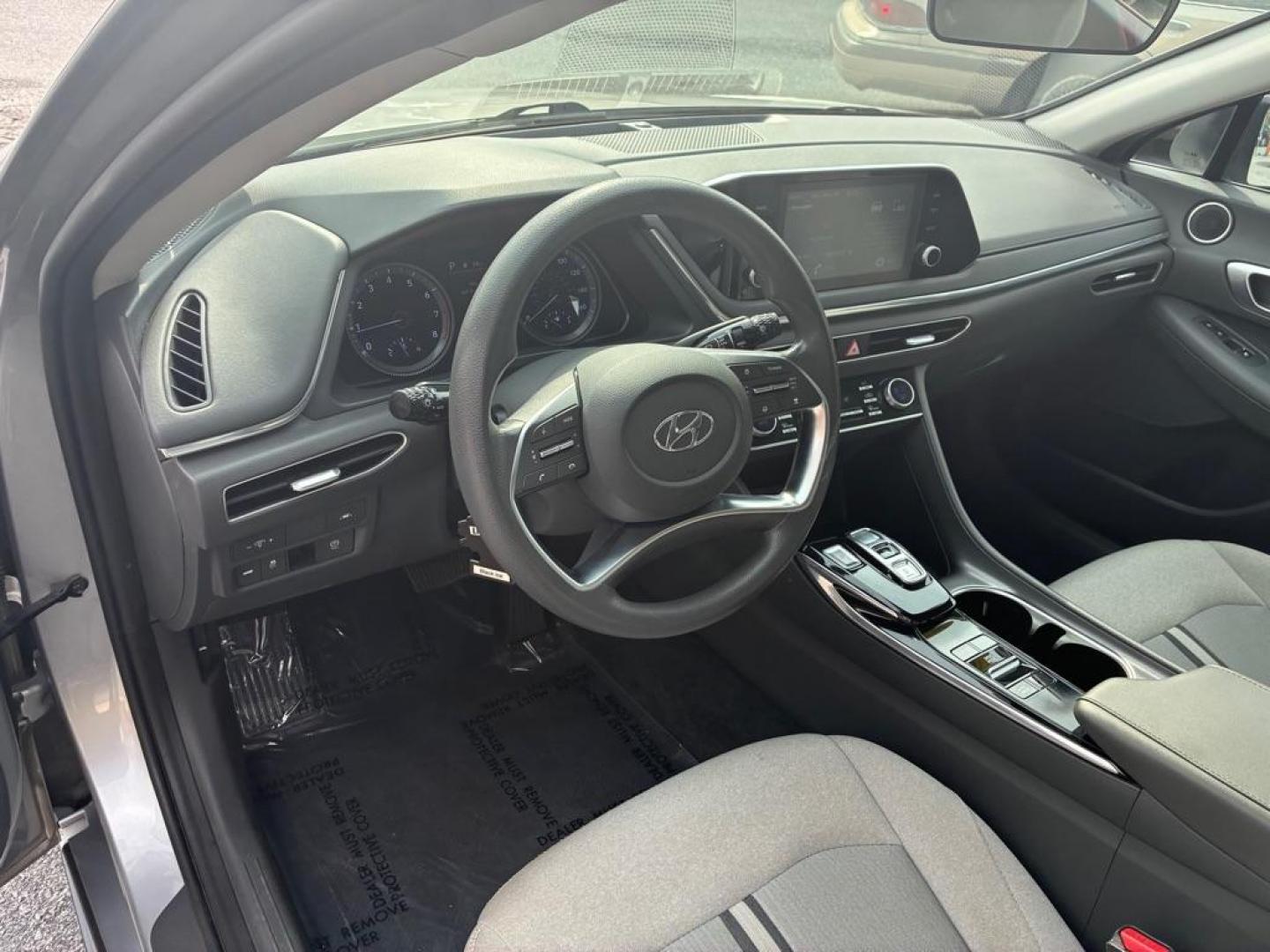 2020 SILVER HYUNDAI SONATA SEL (5NPEL4JA1LH) with an 2.5L engine, Automatic transmission, located at 117 North Cameron Street, Harrisburg, PA, 17101, (717) 963-8962, 40.266762, -76.875259 - WE FINANCE!!! Good Credit/ Challenged Credit/ No Credit - ALL Trade-Ins Welcomed!!! APPLY ONLINE or CALL us TODAY ;) Please call us to discuss your cash and/or financing options. - Photo#14